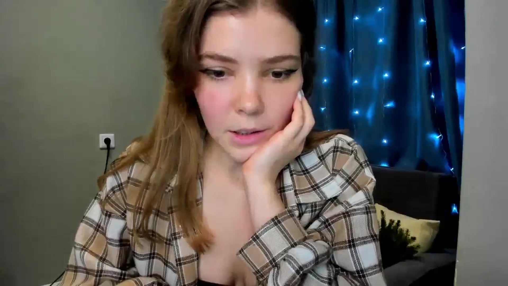 Gallery image thumbnail from EffyShy's myfreecams stream on, 12/24/2024, 22:23 image 6 of 20