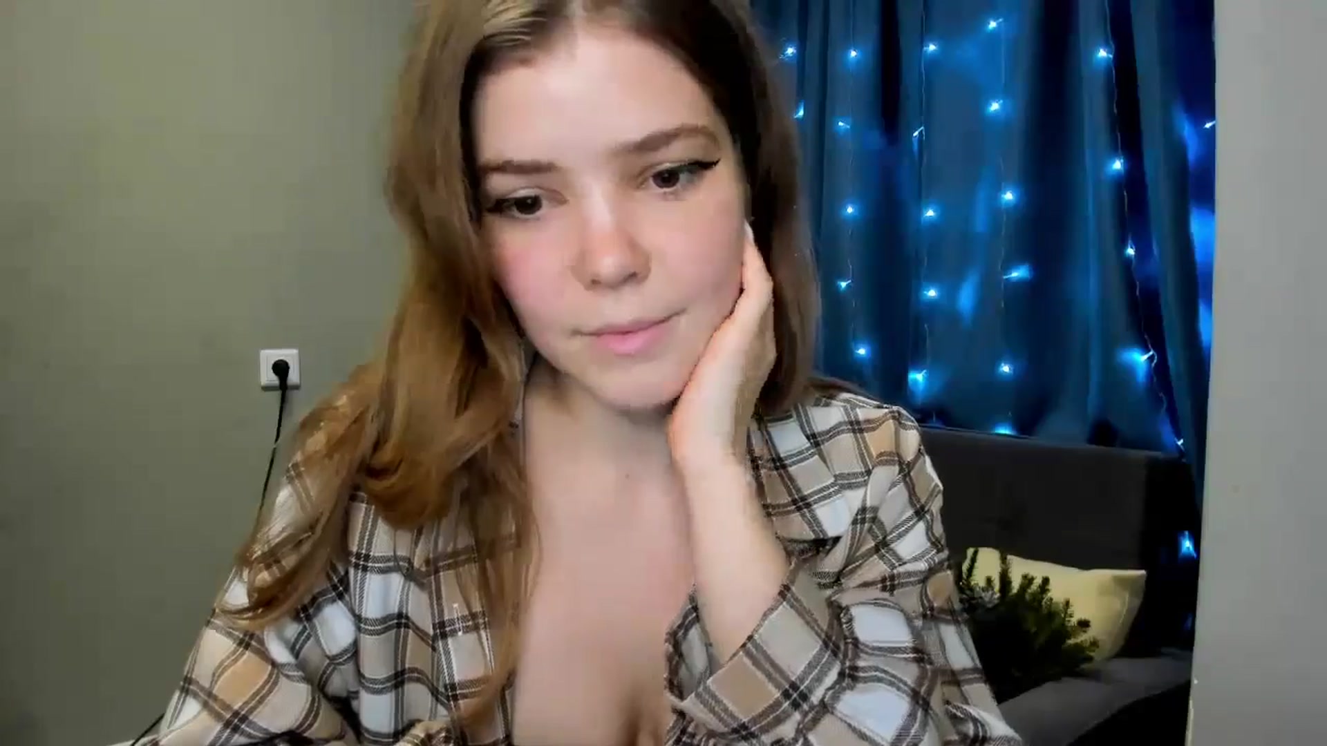 Gallery image thumbnail from EffyShy's myfreecams stream on, 12/24/2024, 23:48 image 2 of 20