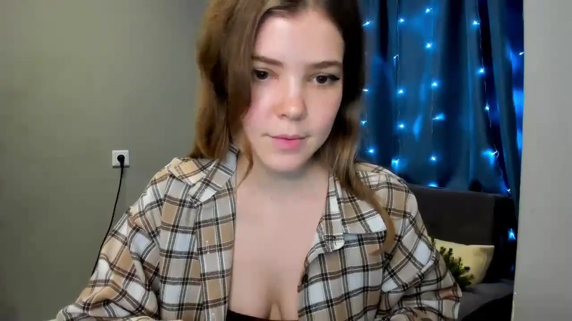 Gallery image thumbnail from EffyShy's myfreecams stream on, 12/25/2024, 24:21 image 18 of 20