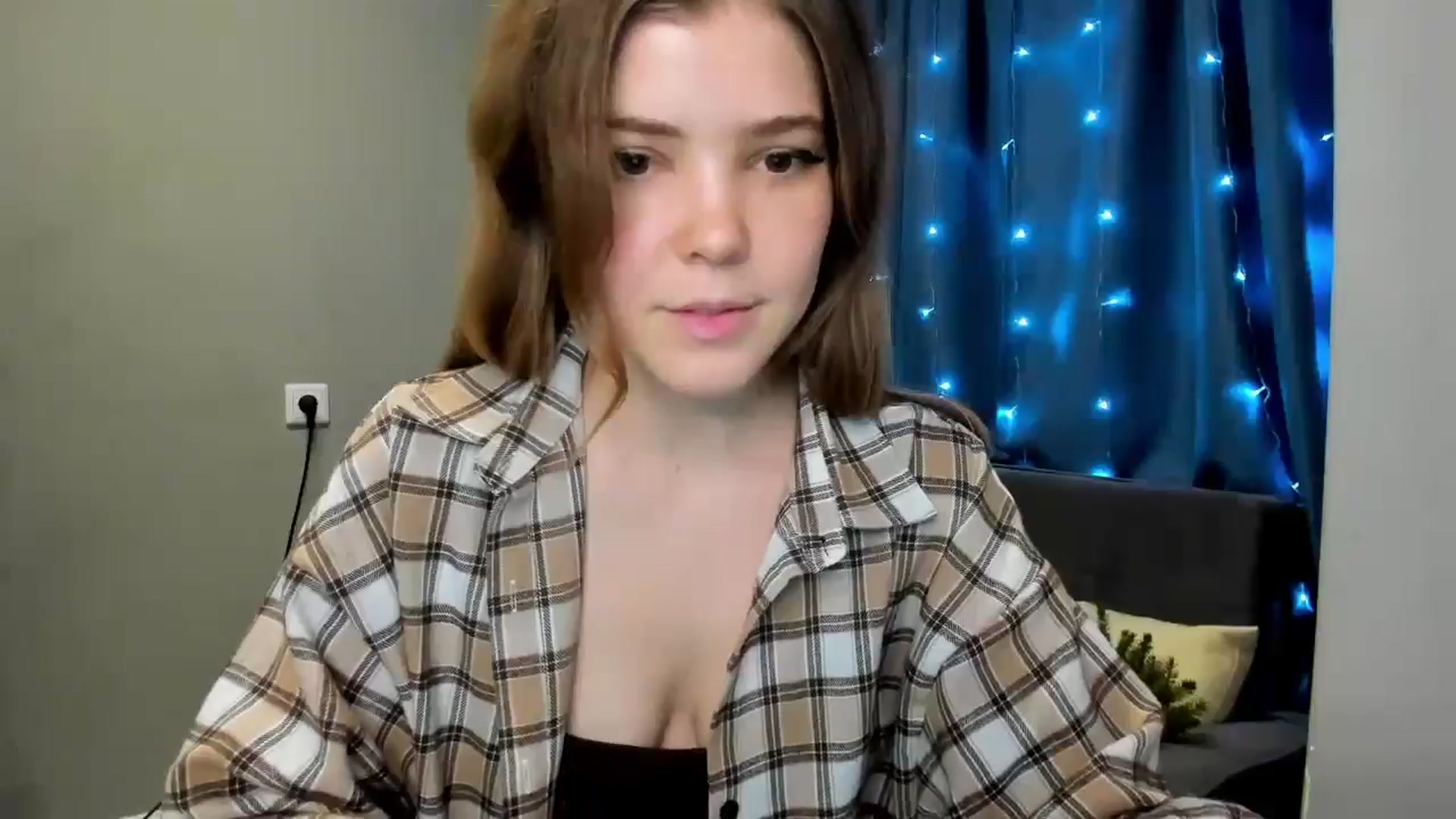 Gallery image thumbnail from EffyShy's myfreecams stream on, 12/25/2024, 24:21 image 16 of 20
