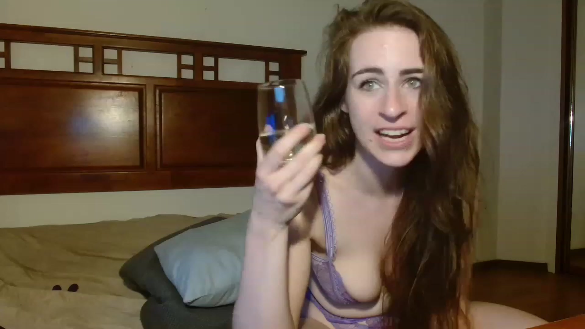 Gallery image thumbnail from EffyTudor's myfreecams stream on, 11/24/2022, 10:41 image 10 of 20