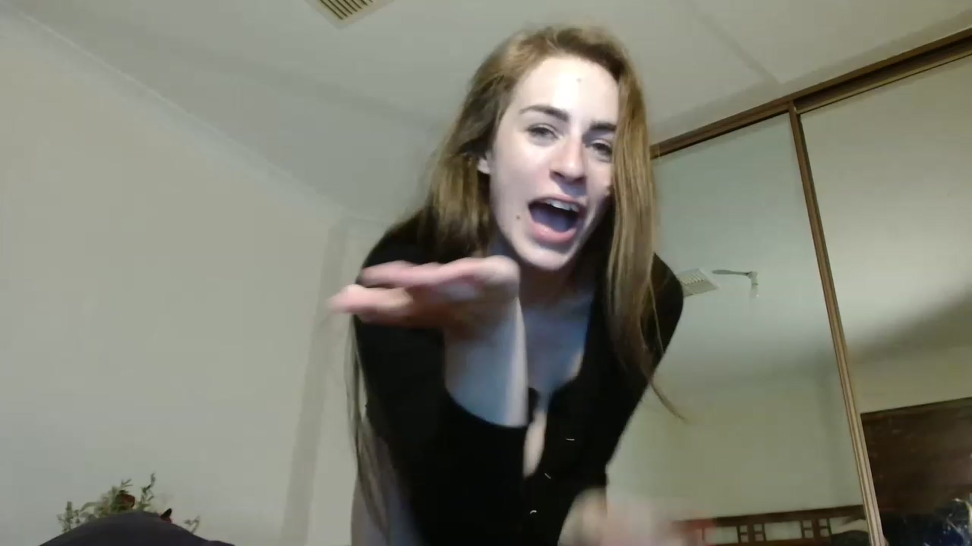Gallery image thumbnail from EffyTudor's myfreecams stream on, 12/03/2022, 20:54 image 13 of 20
