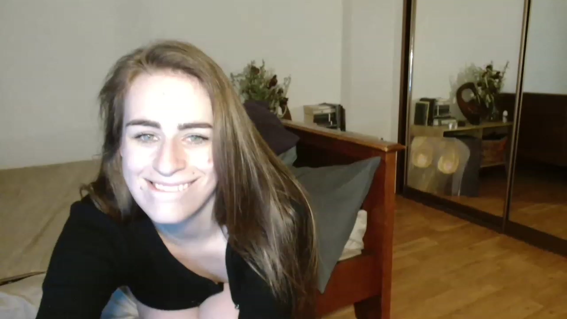 Gallery image thumbnail from EffyTudor's myfreecams stream on, 12/03/2022, 20:54 image 10 of 20