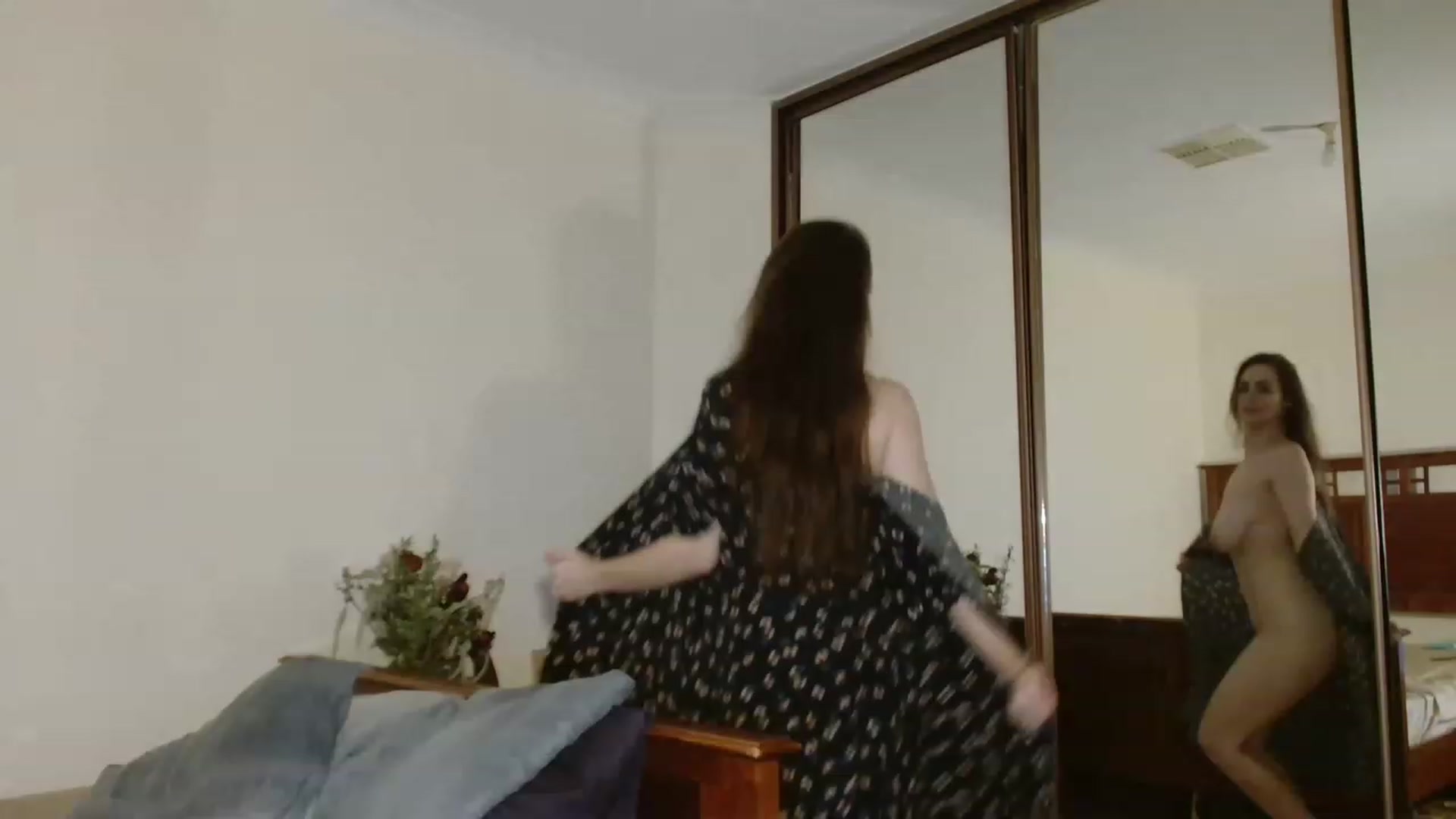 Gallery image thumbnail from EffyTudor's myfreecams stream on, 12/06/2022, 07:01 image 5 of 20