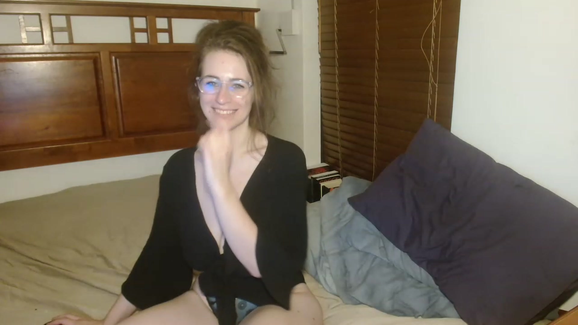 Gallery image thumbnail from EffyTudor's myfreecams stream on, 12/18/2022, 21:27 image 12 of 20