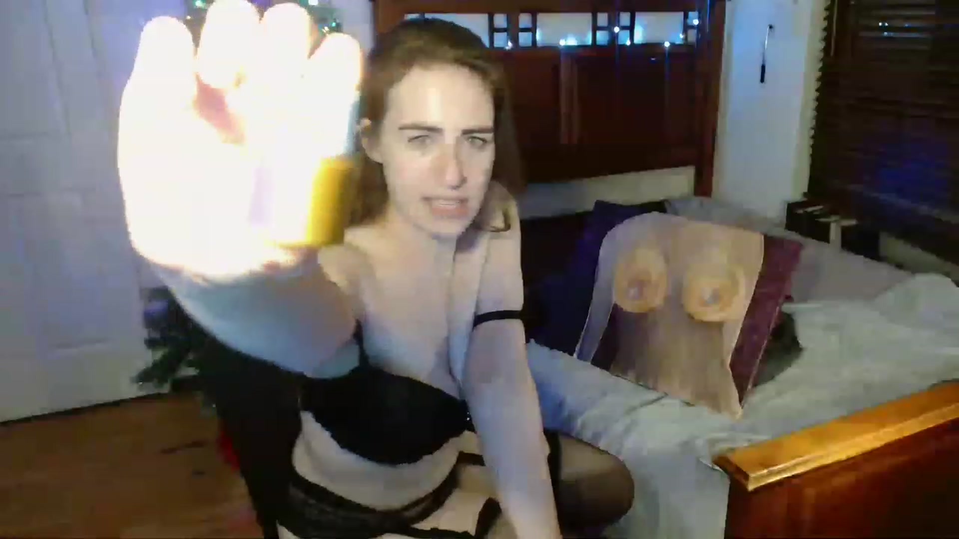Gallery image thumbnail from EffyTudor's myfreecams stream on, 12/23/2022, 21:25 image 16 of 20