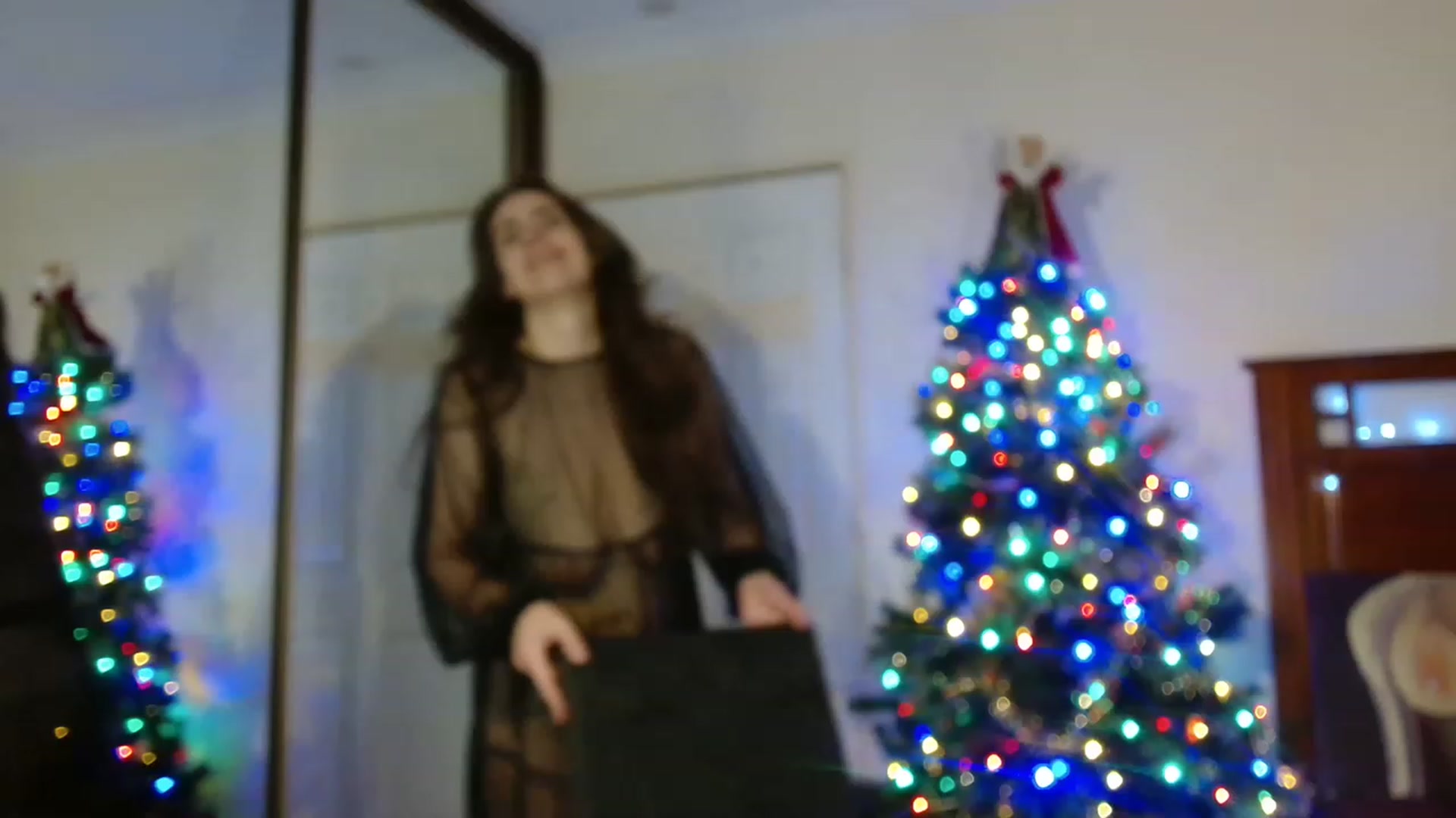 Gallery image thumbnail from EffyTudor's myfreecams stream on, 12/24/2022, 24:09 image 15 of 20