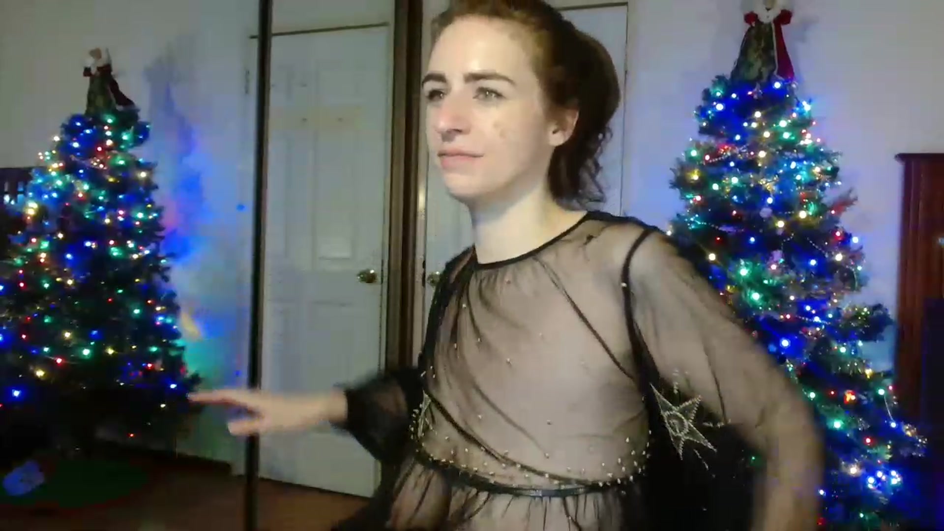 Gallery image thumbnail from EffyTudor's myfreecams stream on, 12/24/2022, 24:09 image 20 of 20