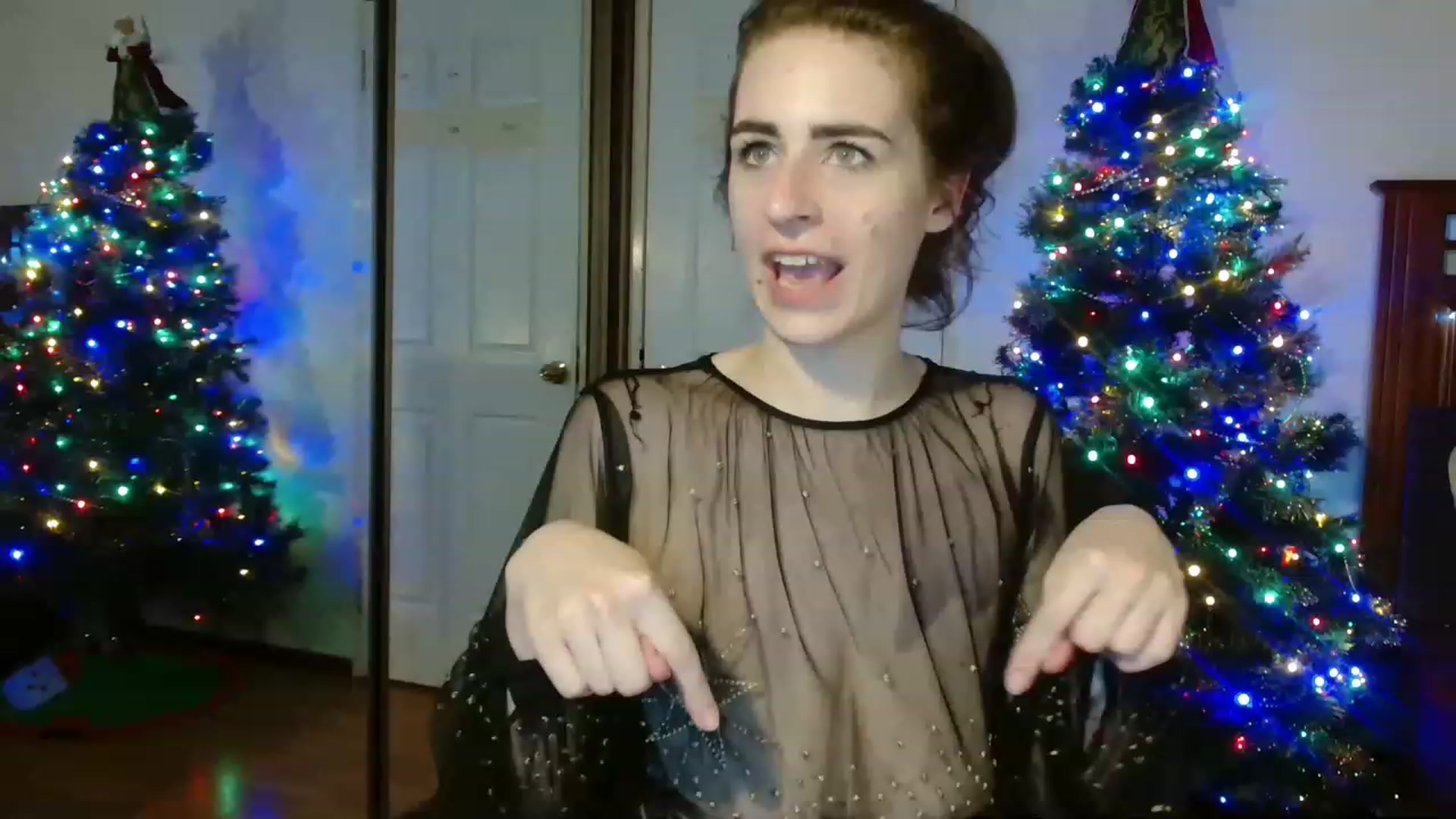 Gallery image thumbnail from EffyTudor's myfreecams stream on, 12/24/2022, 01:49 image 10 of 20