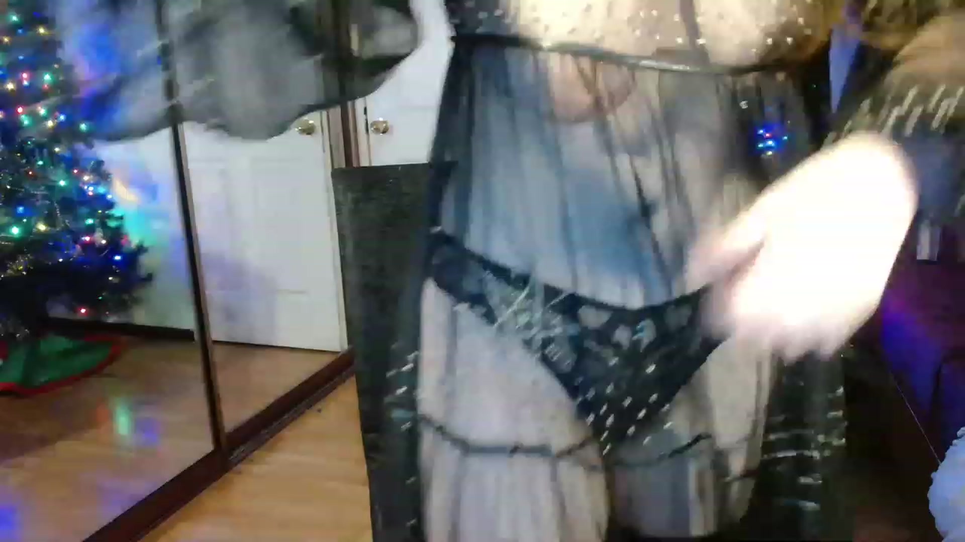 Gallery image thumbnail from EffyTudor's myfreecams stream on, 12/24/2022, 01:49 image 3 of 20