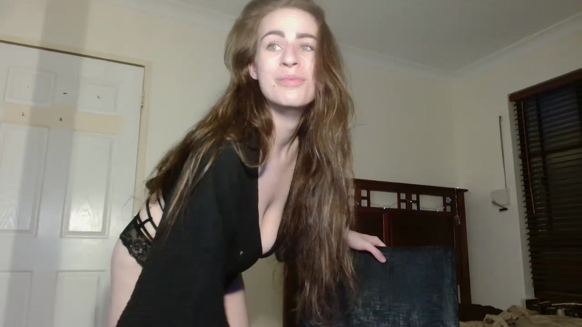 Gallery image thumbnail from EffyTudor's myfreecams stream on, 01/07/2023, 23:36 image 10 of 20
