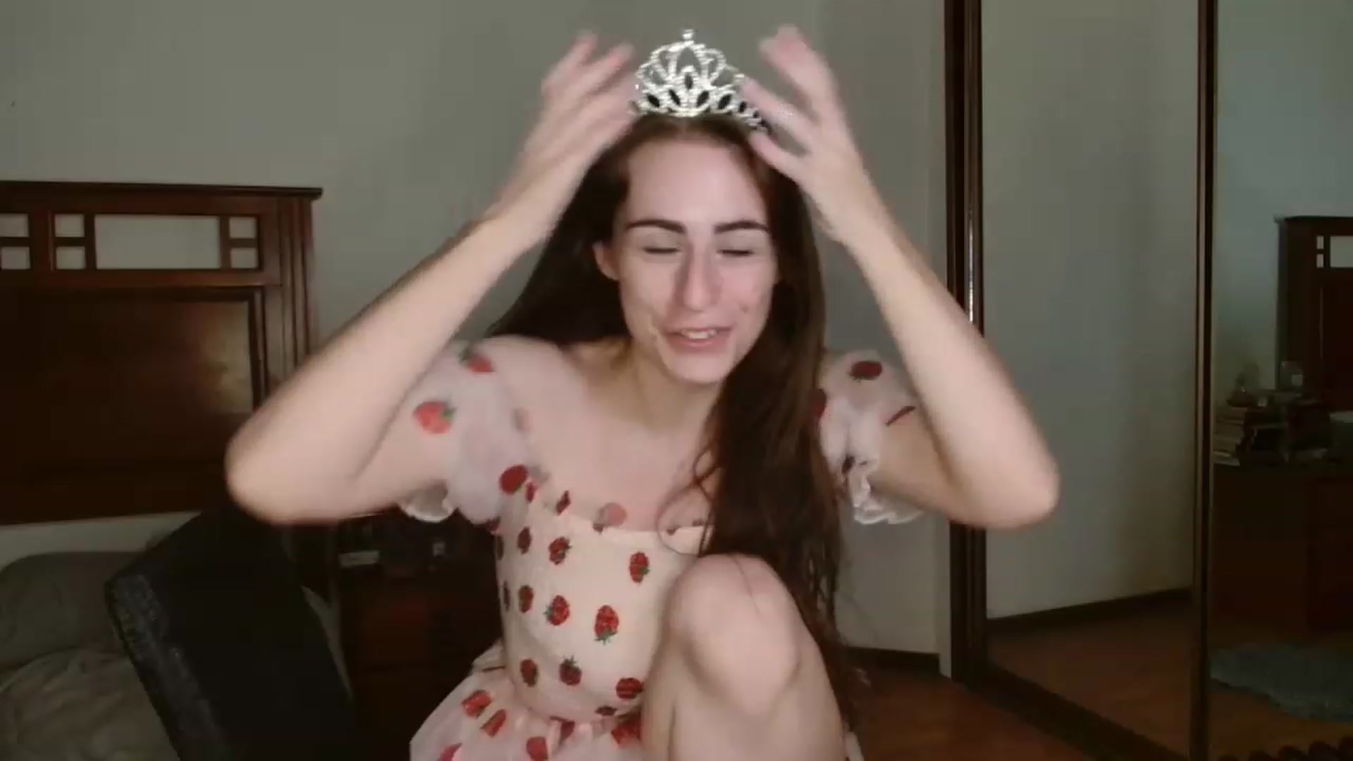 Gallery image thumbnail from EffyTudor's myfreecams stream on, 04/19/2023, 18:32 image 3 of 20