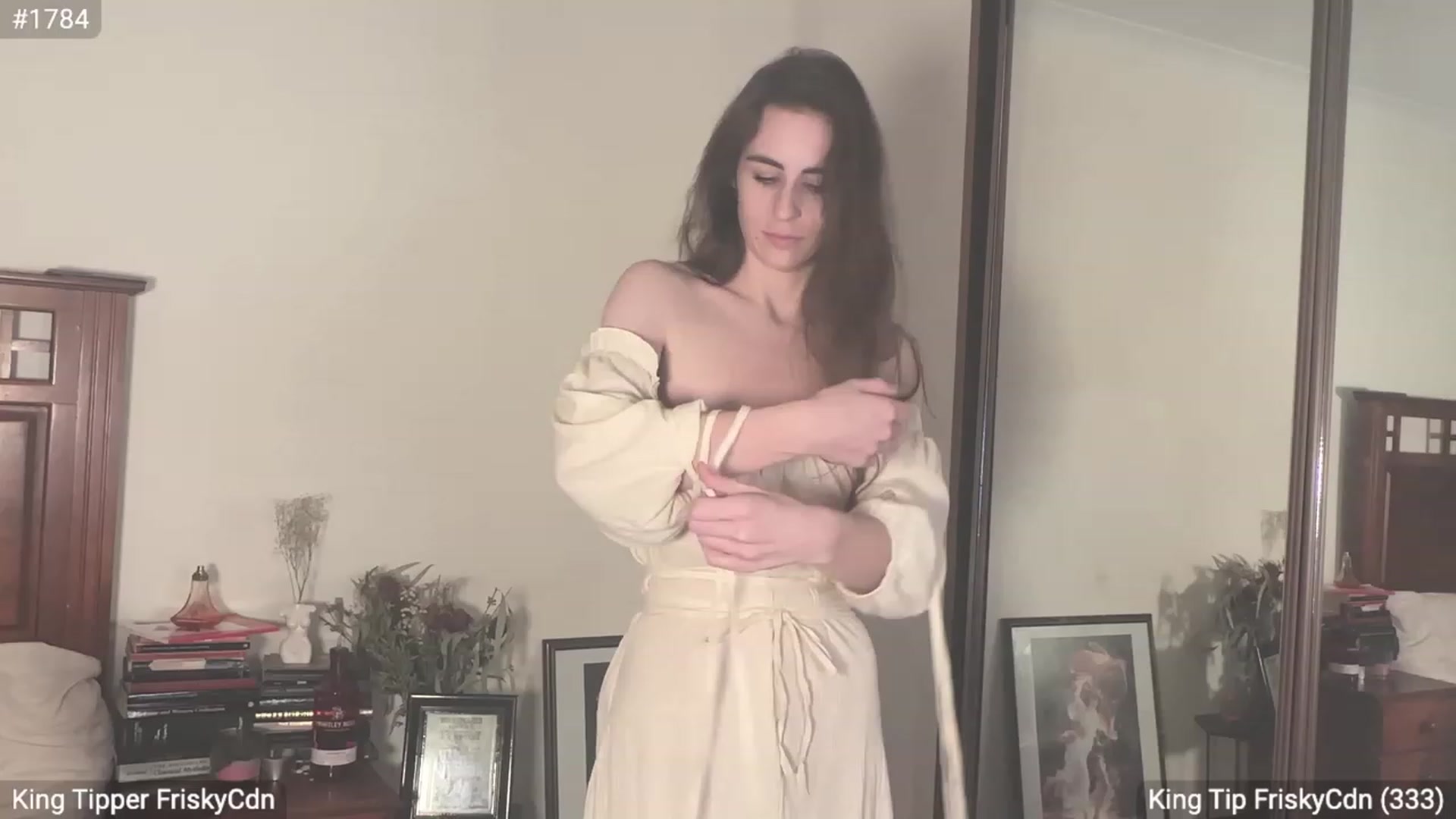 Gallery image thumbnail from EffyTudor's myfreecams stream on, 08/29/2023, 06:36 image 8 of 20