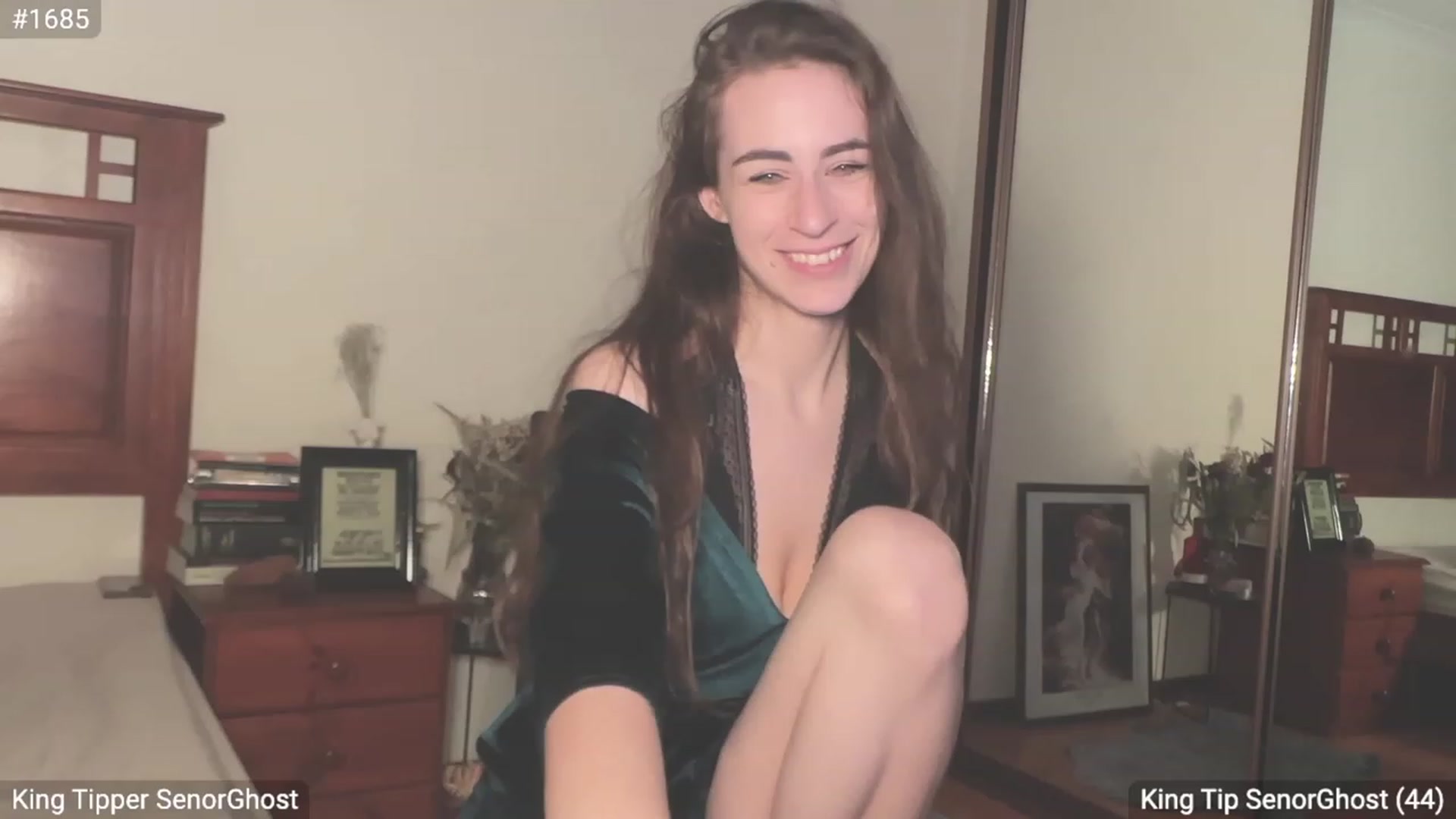 Gallery image thumbnail from EffyTudor's myfreecams stream on, 09/01/2023, 05:05 image 10 of 20