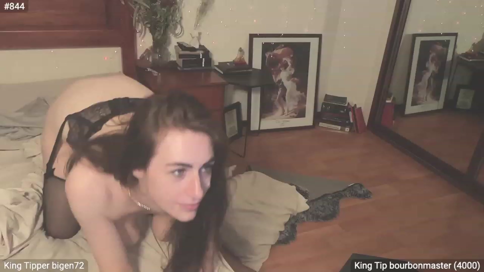 Gallery image thumbnail from EffyTudor's myfreecams stream on, 10/01/2023, 24:06 image 16 of 20