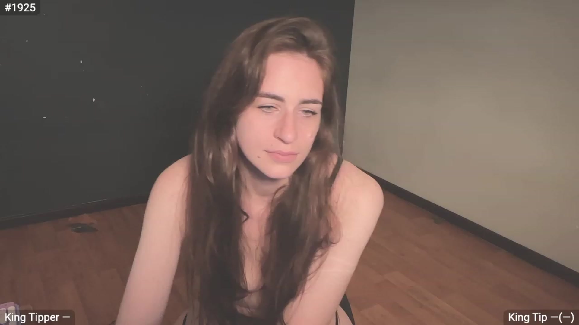 Gallery image thumbnail from EffyTudor's myfreecams stream on, 12/05/2023, 05:03 image 4 of 20
