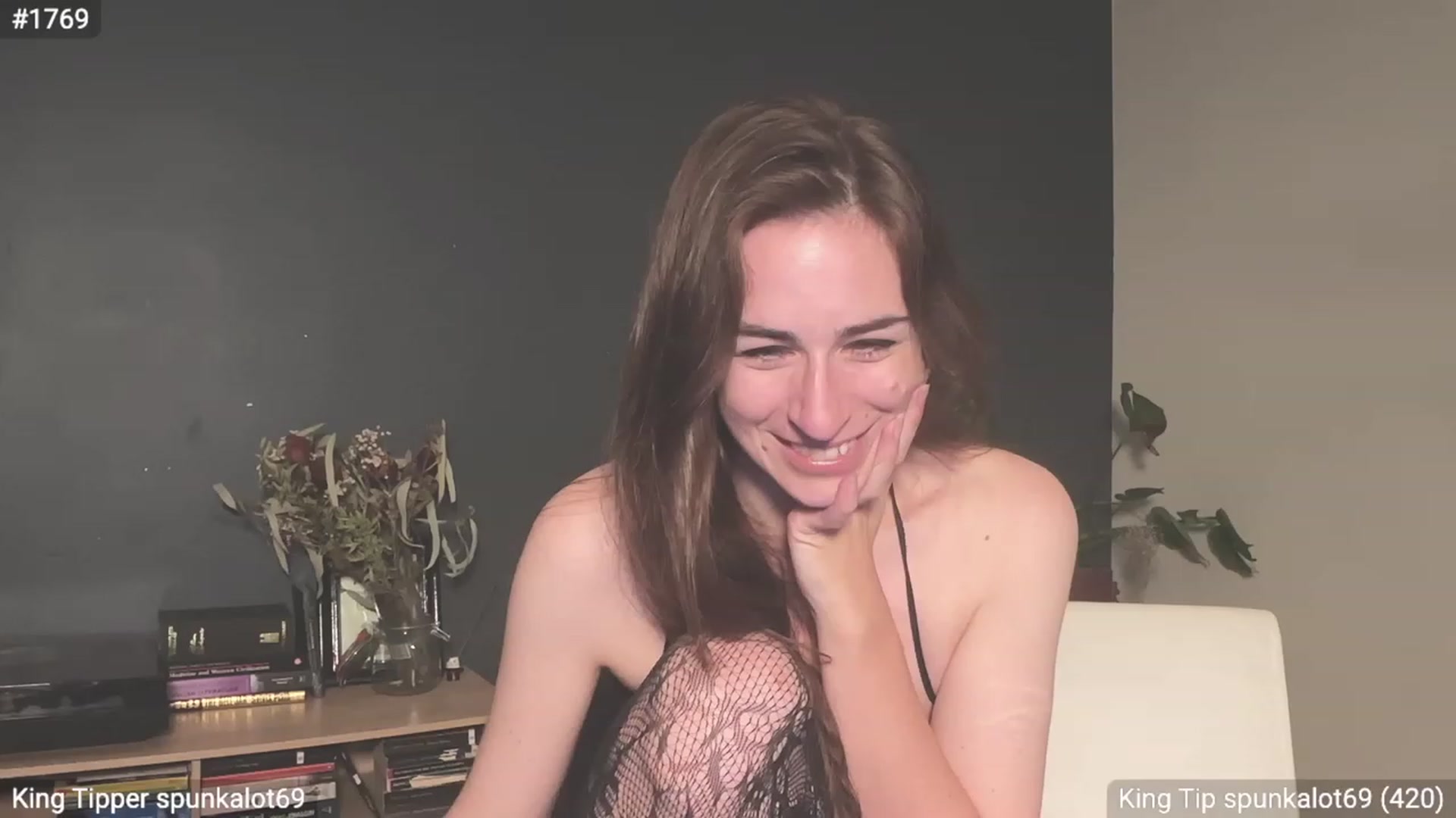 Gallery image thumbnail from EffyTudor's myfreecams stream on, 12/13/2023, 21:48 image 2 of 20