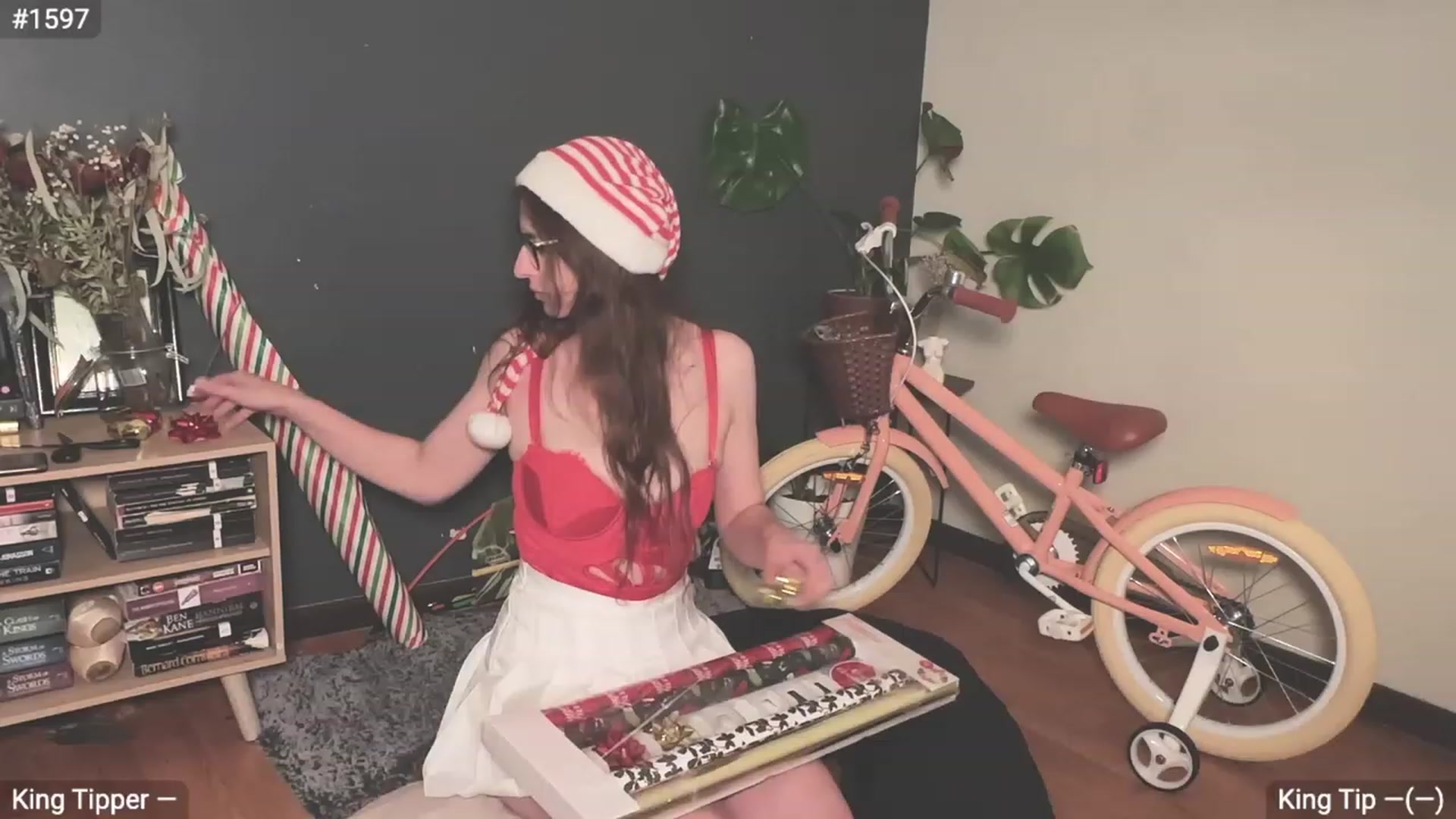 Gallery image thumbnail from EffyTudor's myfreecams stream on, 12/21/2023, 20:17 image 2 of 20