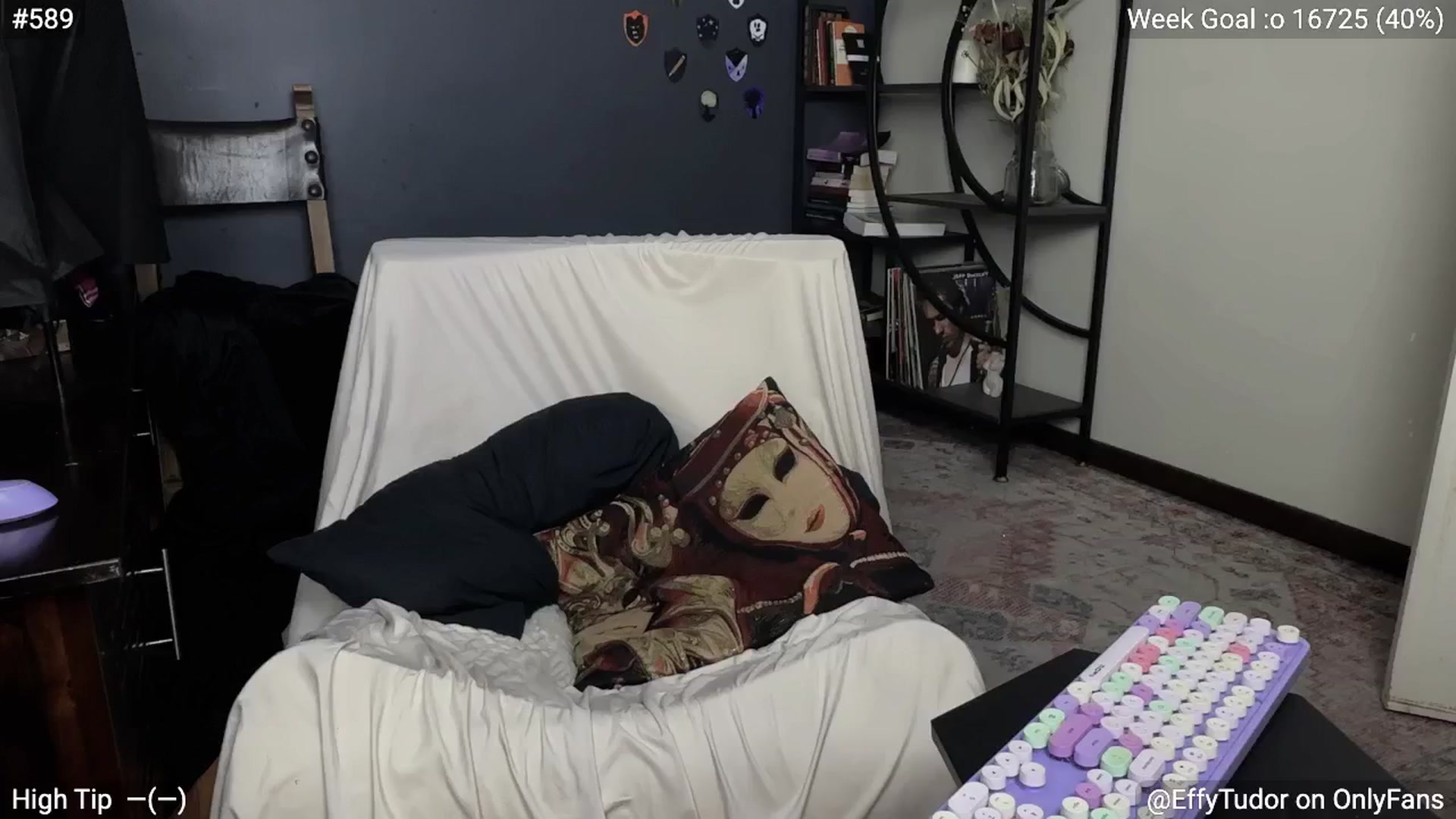 Gallery image thumbnail from EffyTudor's myfreecams stream on, 11/14/2024, 06:36 image 2 of 20