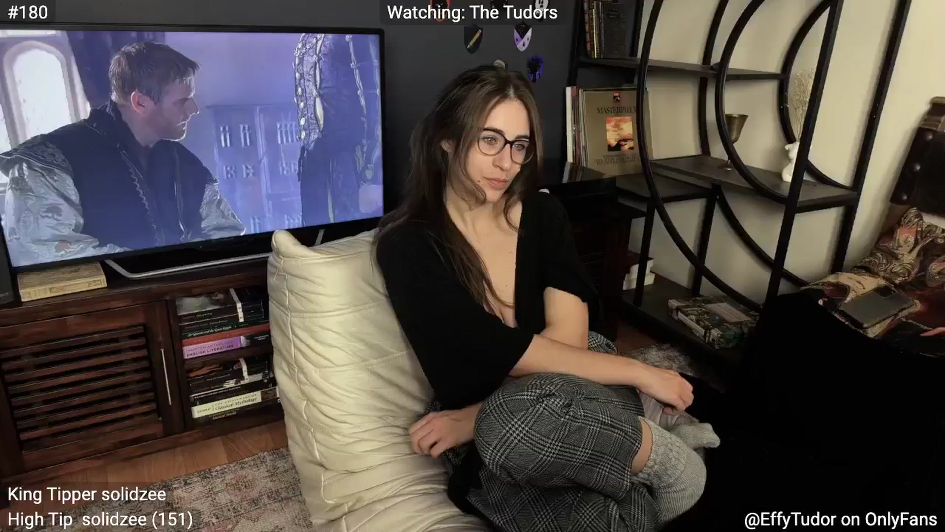 Gallery image thumbnail from EffyTudor's myfreecams stream on, 12/04/2024, 06:45 image 5 of 20