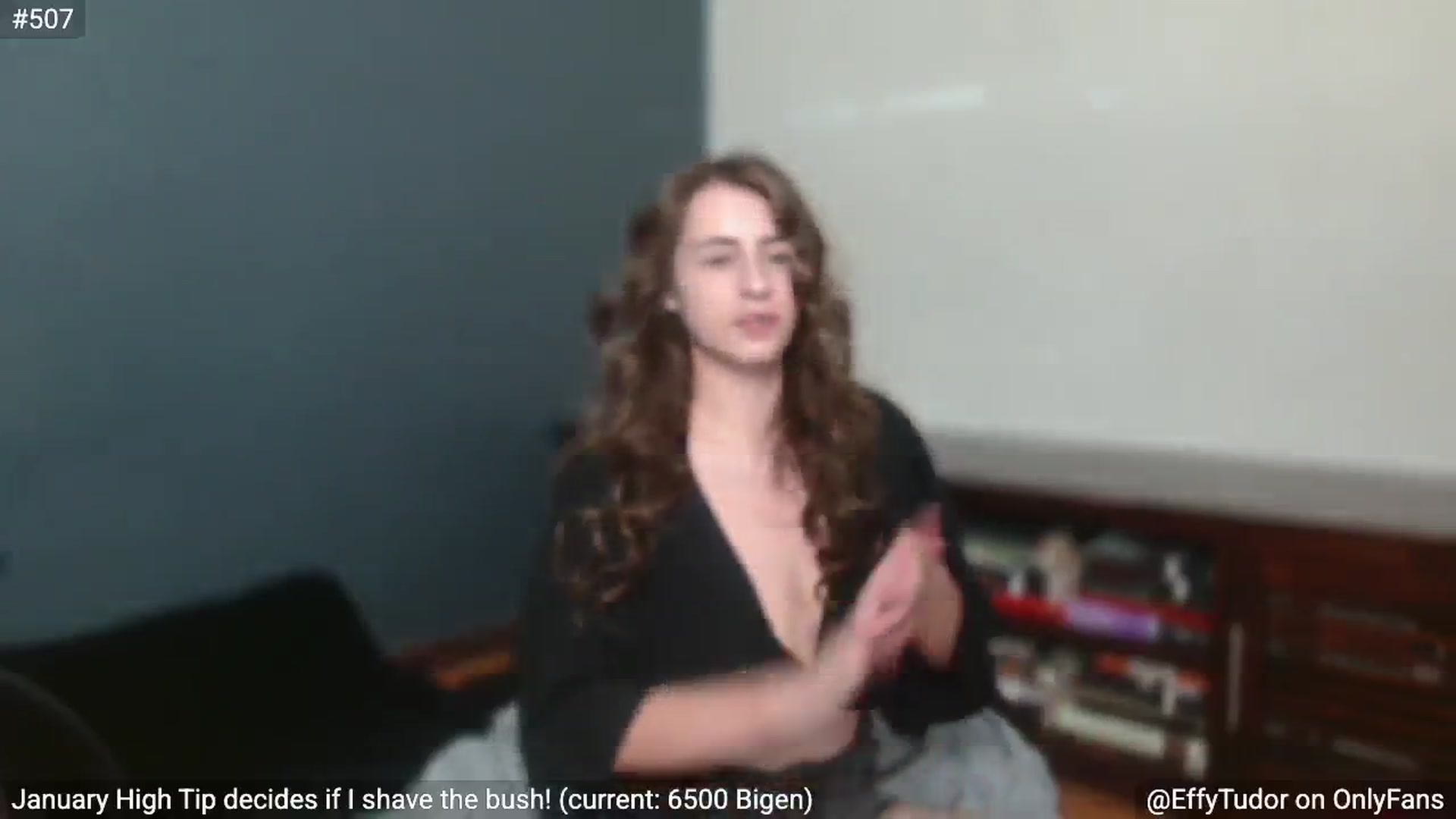 Gallery image thumbnail from EffyTudor's myfreecams stream on, 01/30/2025, 04:40 image 4 of 20
