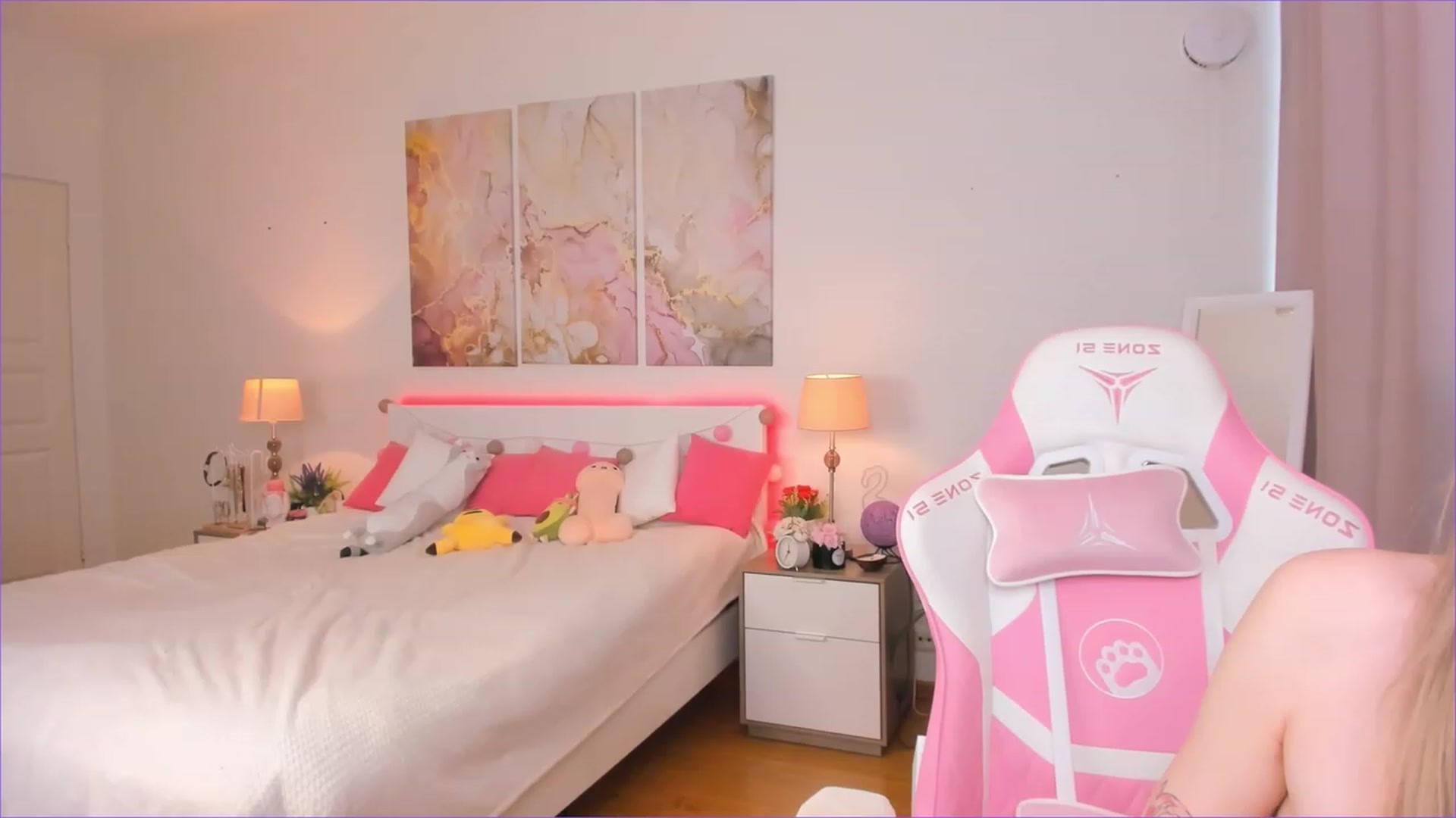 Gallery image thumbnail from Effy_Beauty's myfreecams stream on, 11/22/2023, 10:04 image 1 of 20