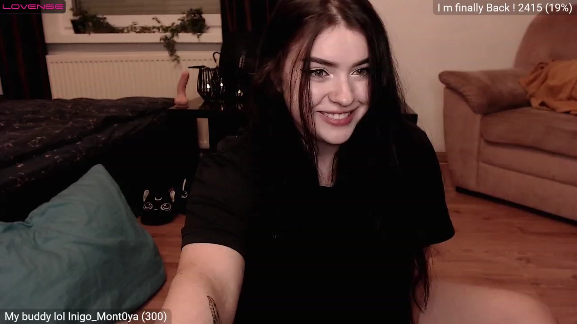 Gallery image thumbnail from Effy_peach's myfreecams stream on, 11/19/2022, 24:37 image 3 of 20