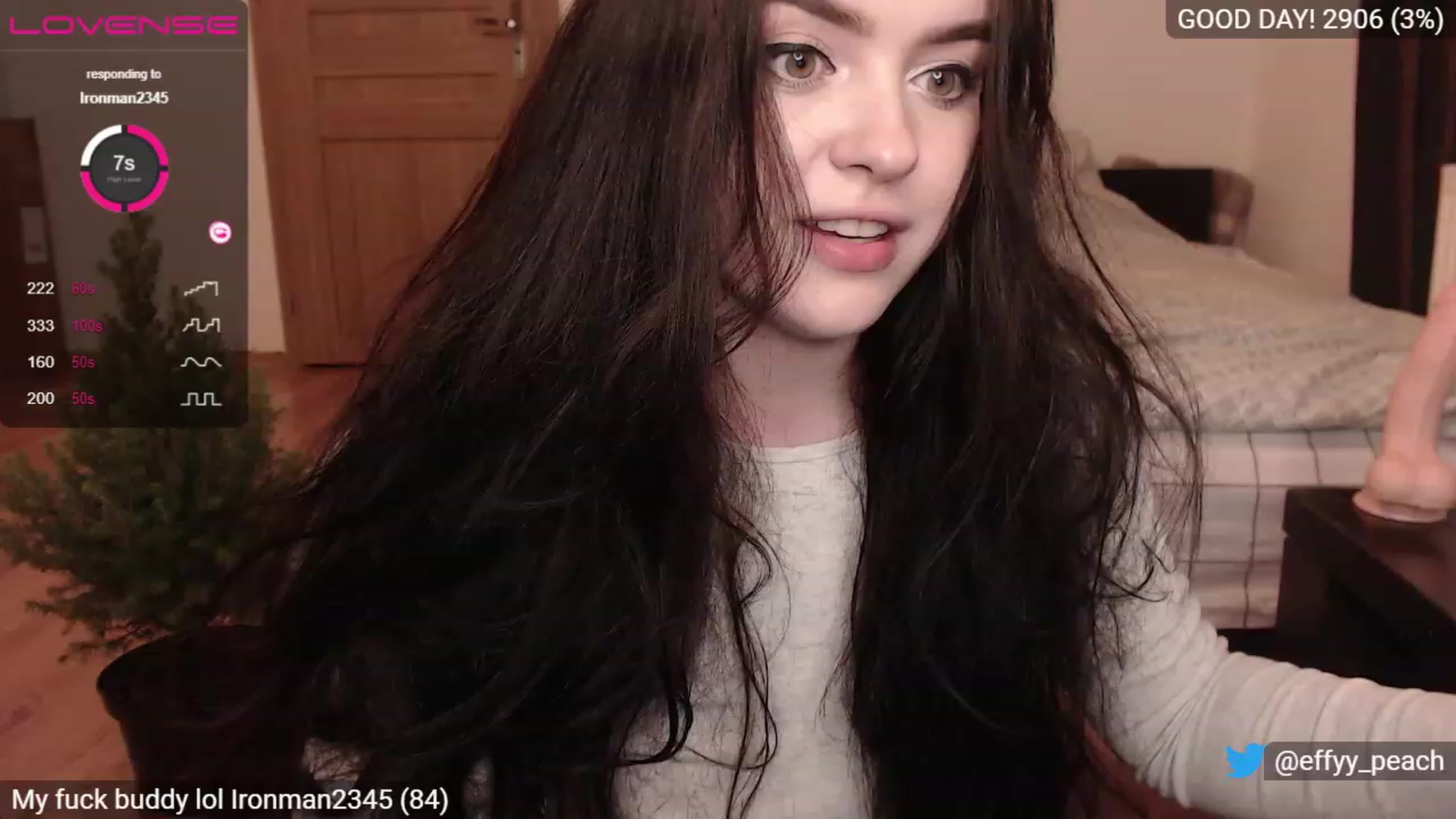 Gallery image thumbnail from Effy_peach's myfreecams stream on, 12/01/2022, 24:25 image 16 of 20