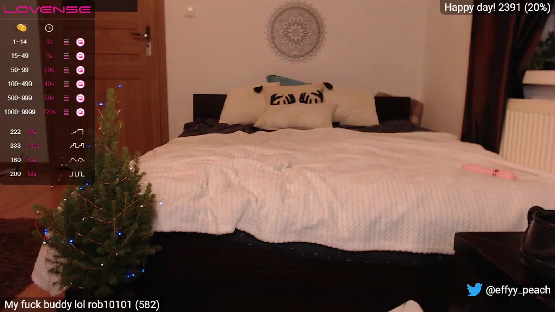 Gallery image thumbnail from Effy_peach's myfreecams stream on, 12/15/2022, 01:33 image 10 of 20