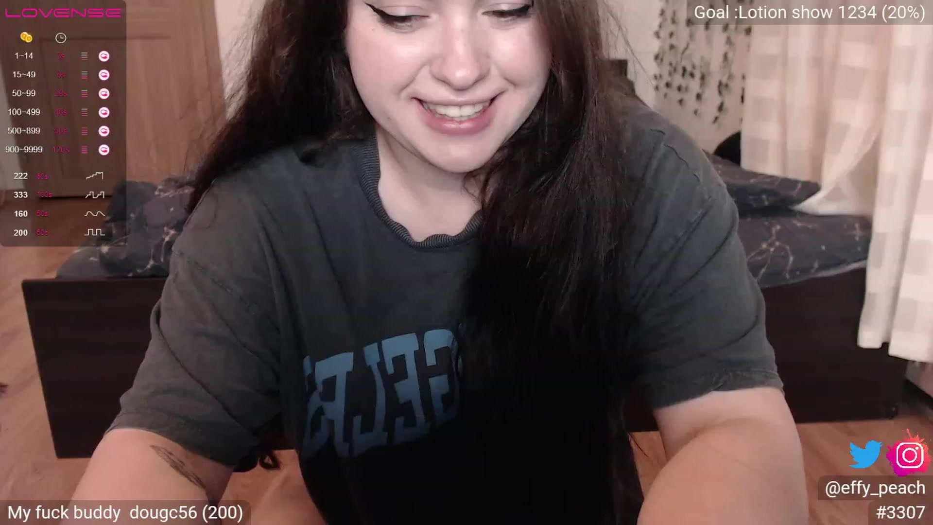 Gallery image thumbnail from Effy_peach's myfreecams stream on, 08/13/2023, 23:23 image 18 of 20