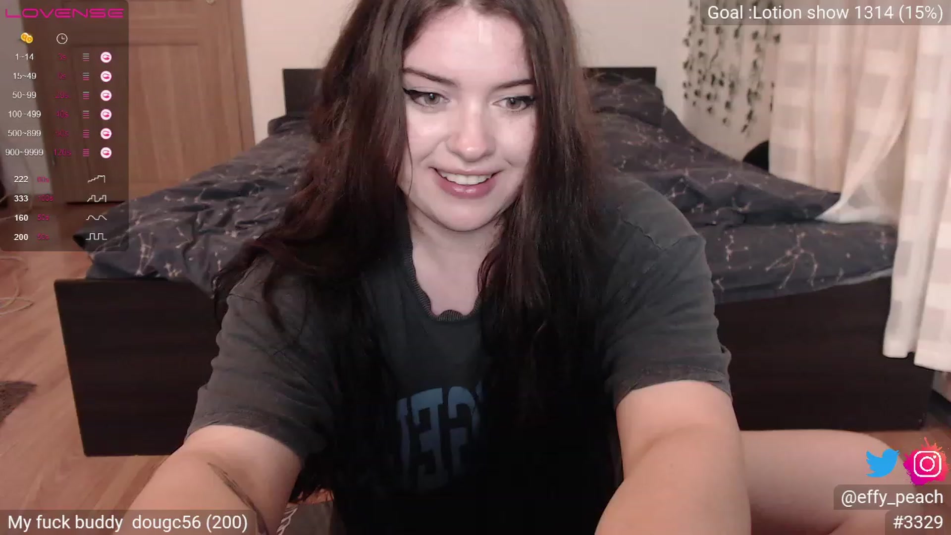 Gallery image thumbnail from Effy_peach's myfreecams stream on, 08/13/2023, 23:23 image 13 of 20