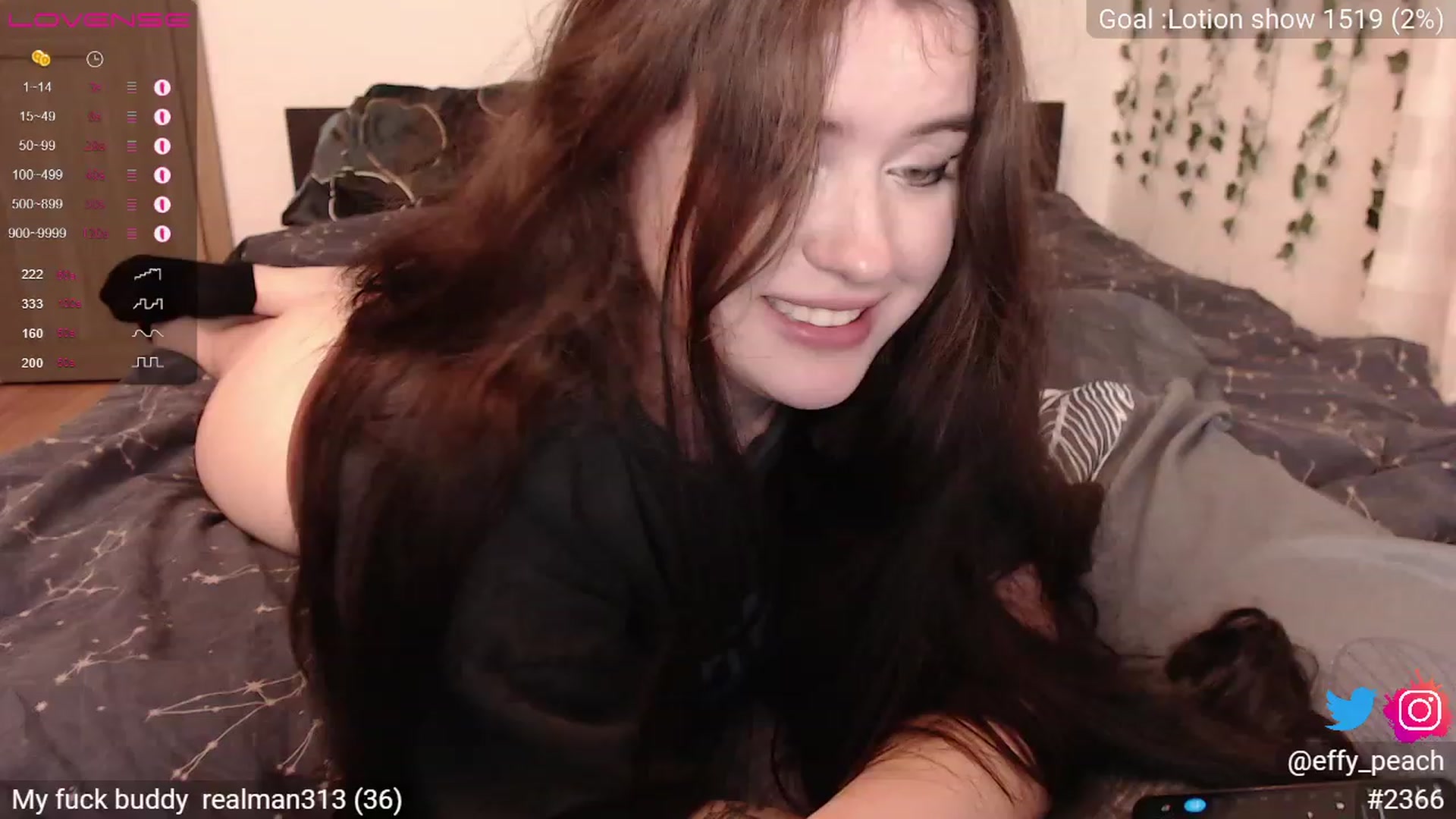 Gallery image thumbnail from Effy_peach's myfreecams stream on, 08/17/2023, 24:10 image 11 of 20