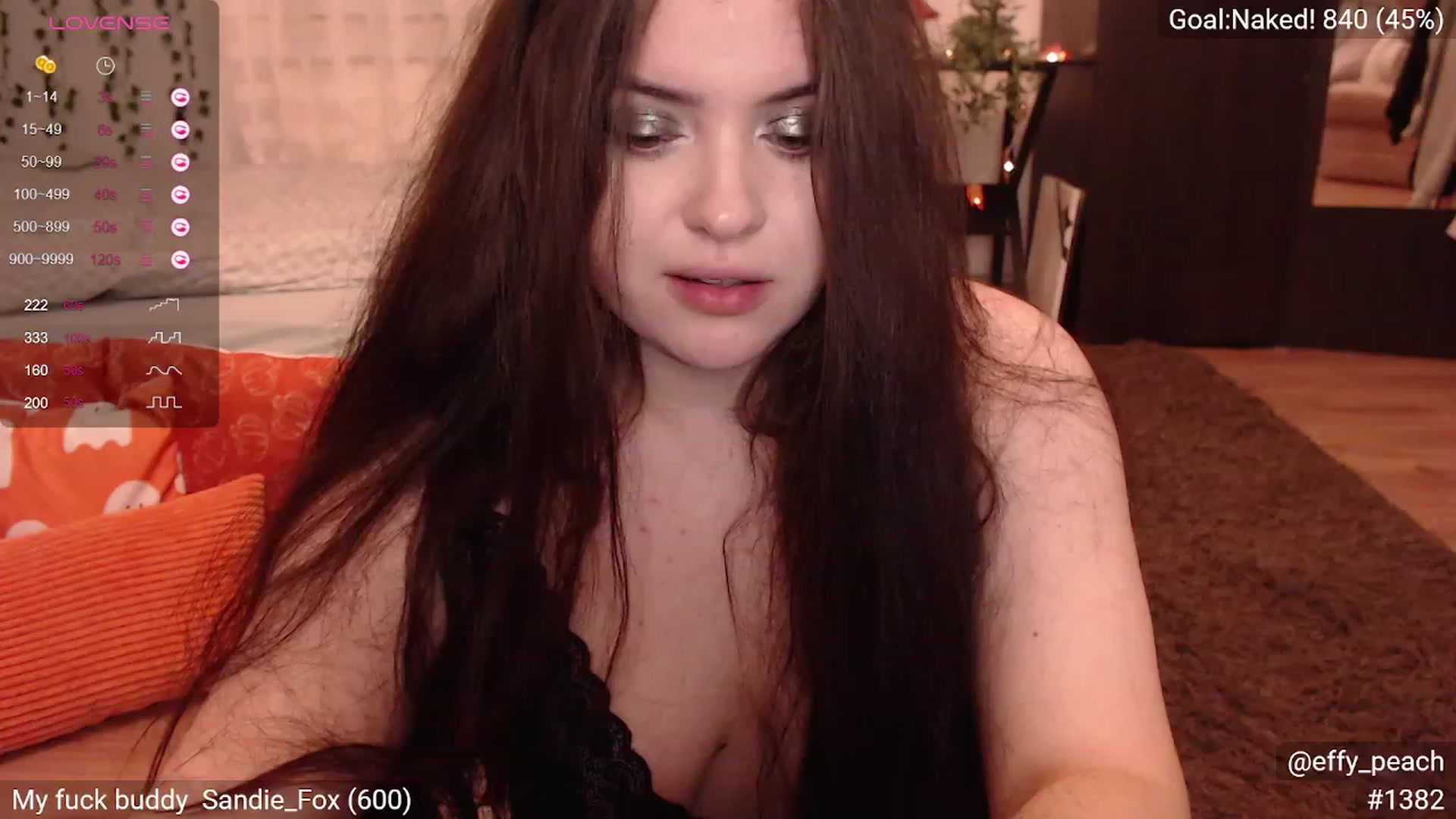 Gallery image thumbnail from Effy_peach's myfreecams stream on, 10/19/2023, 24:03 image 12 of 20