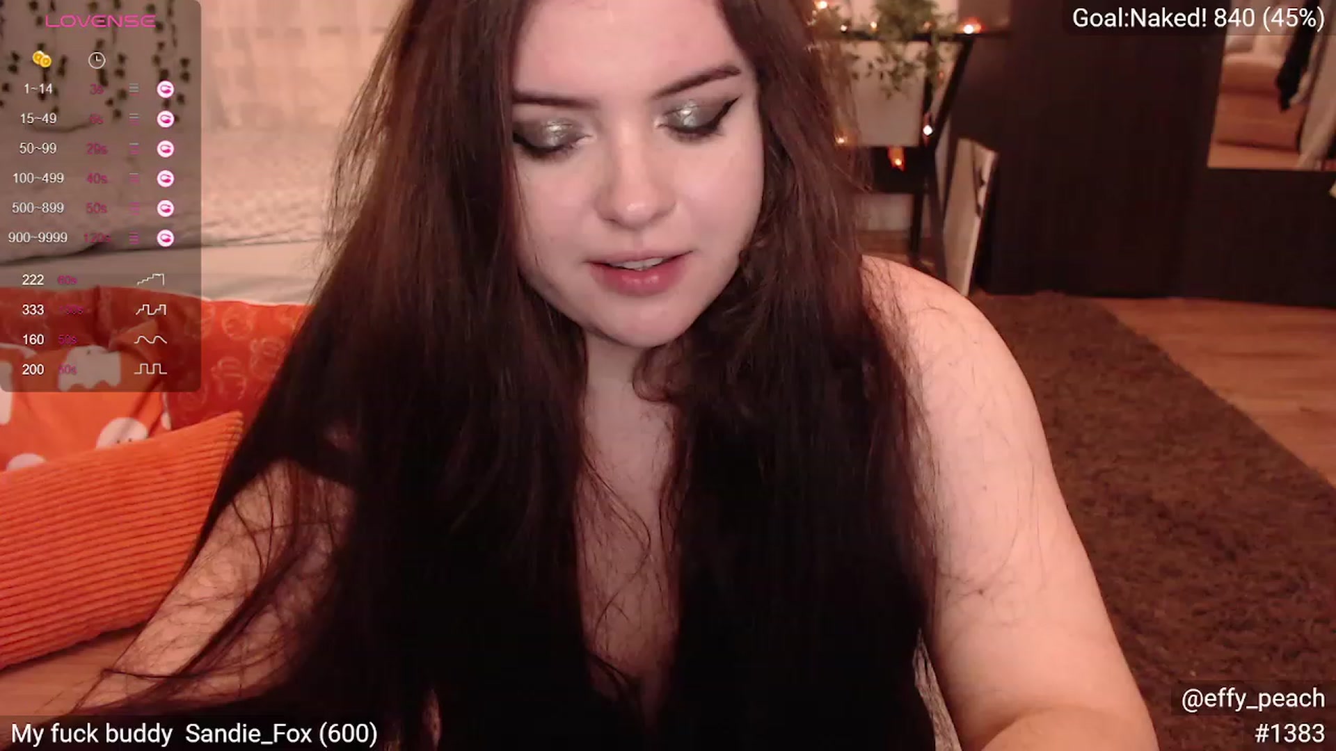 Gallery image thumbnail from Effy_peach's myfreecams stream on, 10/19/2023, 24:03 image 14 of 20