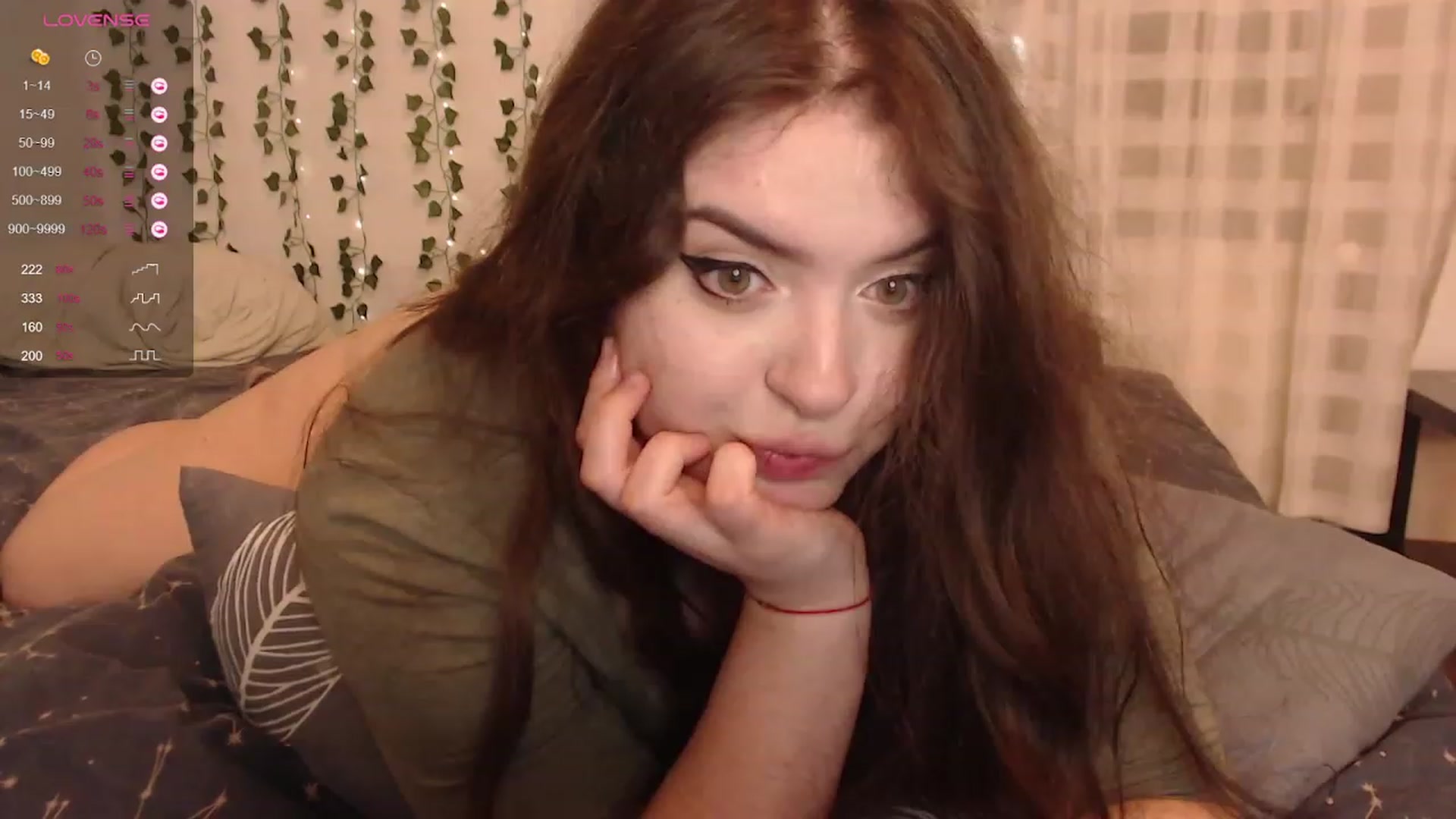 Gallery image thumbnail from Effy_peach's myfreecams stream on, 03/18/2024, 24:22 image 12 of 20