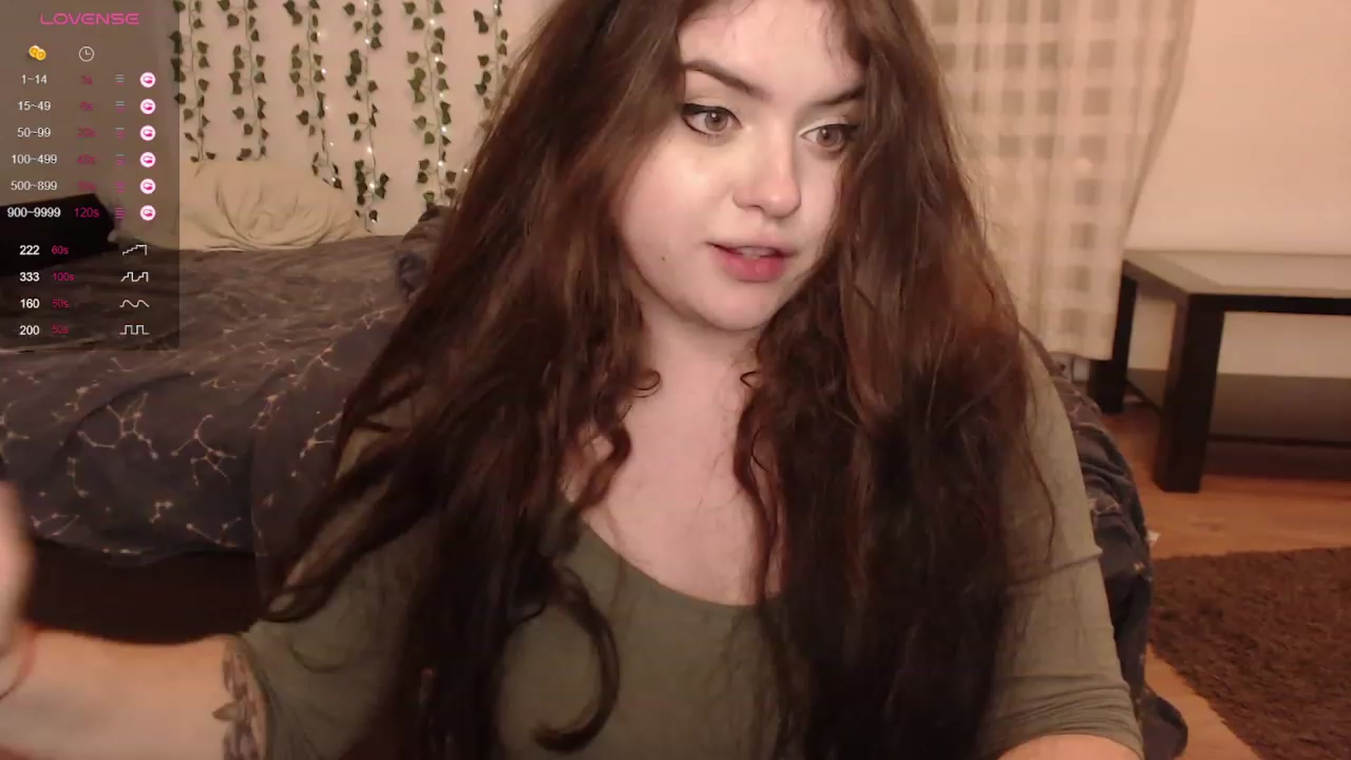 Gallery image thumbnail from Effy_peach's myfreecams stream on, 03/18/2024, 24:22 image 16 of 20