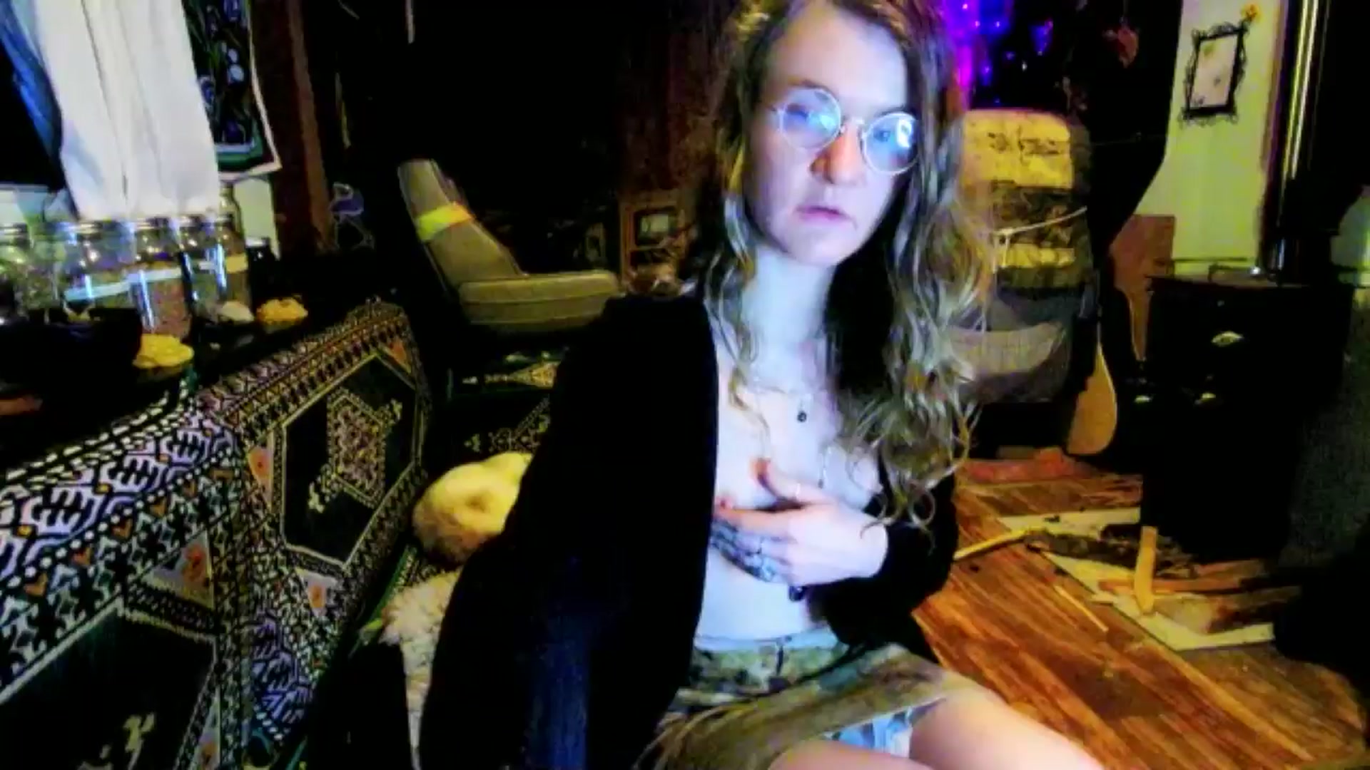 Gallery image thumbnail from Effykitty420's myfreecams stream on, 02/03/2025, 13:07 image 20 of 20
