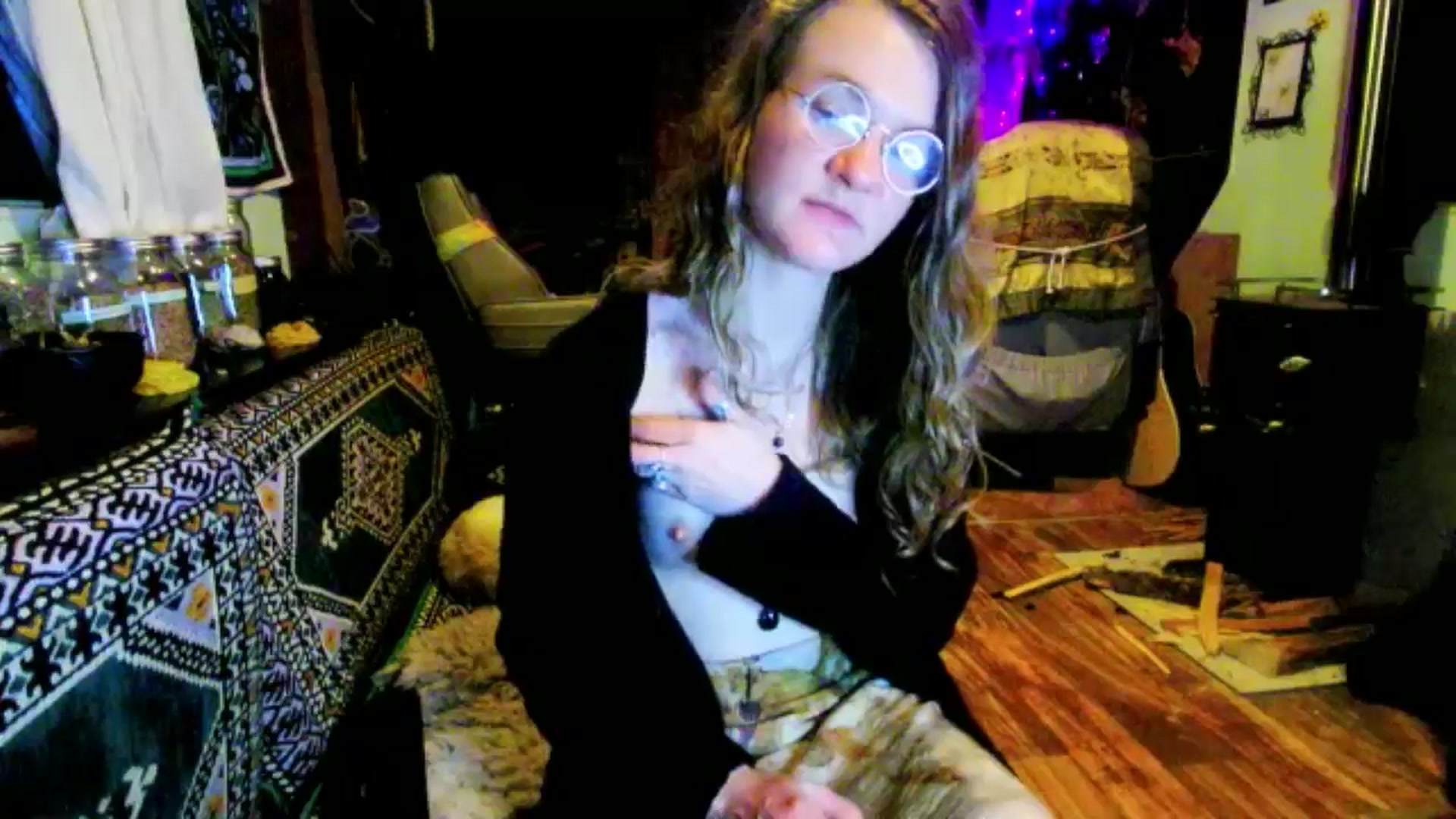 Gallery image thumbnail from Effykitty420's myfreecams stream on, 02/03/2025, 13:07 image 4 of 20
