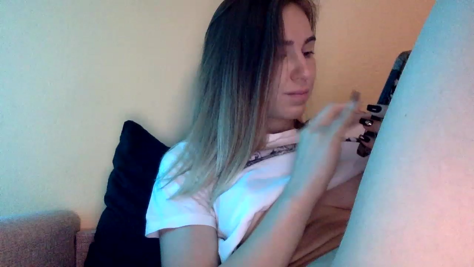 Gallery image thumbnail from EgoisticKitty's myfreecams stream on, 11/25/2022, 15:01 image 9 of 20