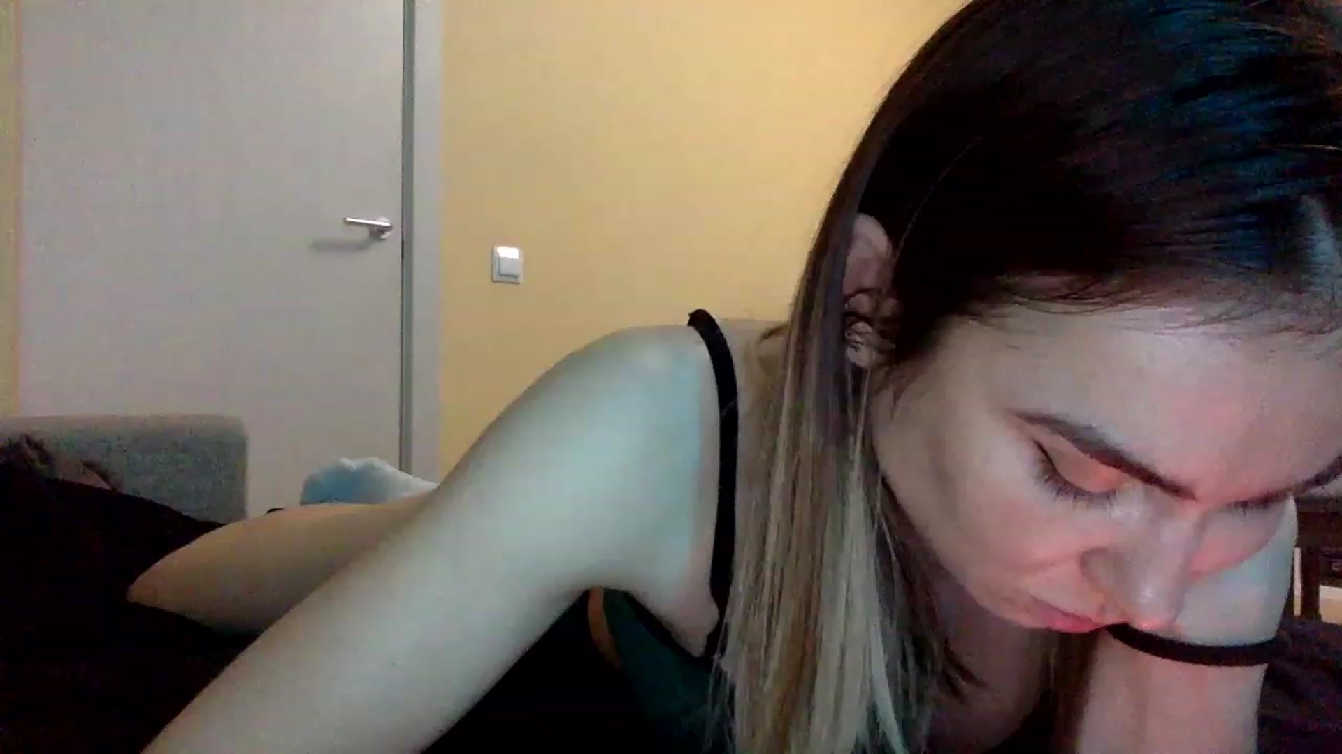 Gallery image thumbnail from EgoisticKitty's myfreecams stream on, 11/27/2022, 15:19 image 14 of 20