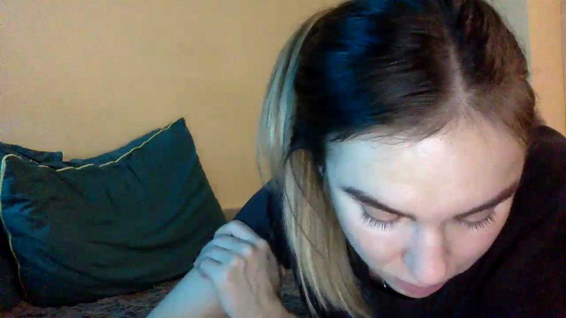 Gallery image thumbnail from EgoisticKitty's myfreecams stream on, 12/17/2022, 13:48 image 18 of 20