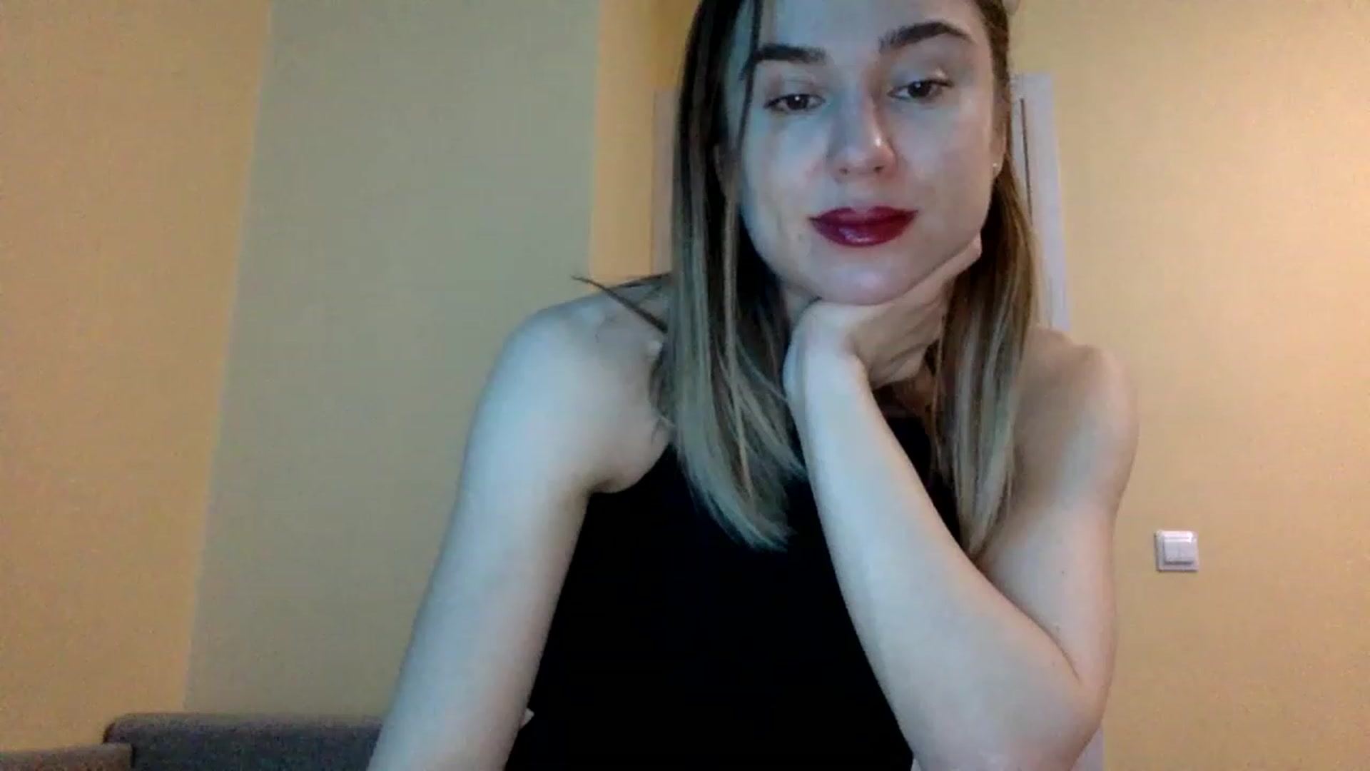 Gallery image thumbnail from EgoisticKitty's myfreecams stream on, 12/19/2022, 10:34 image 19 of 20