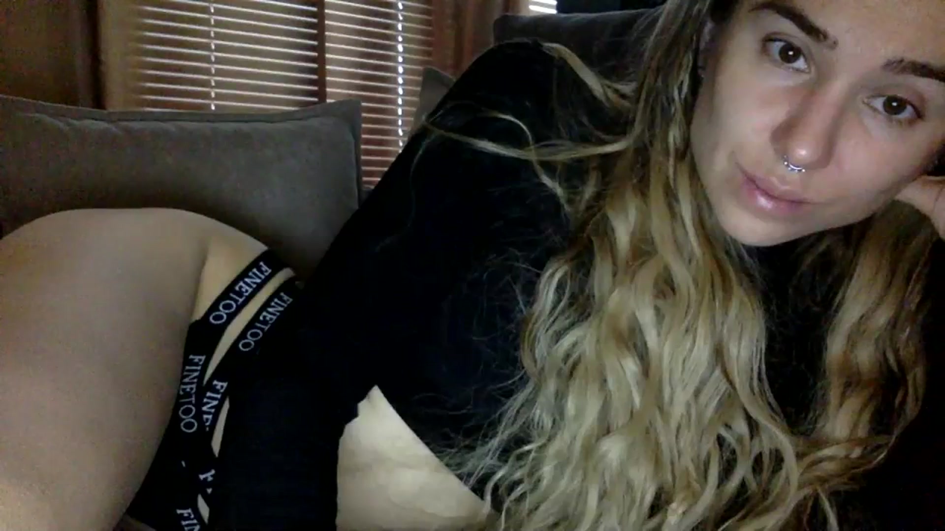 Gallery image thumbnail from EgoisticKitty's myfreecams stream on, 11/14/2023, 07:40 image 15 of 20