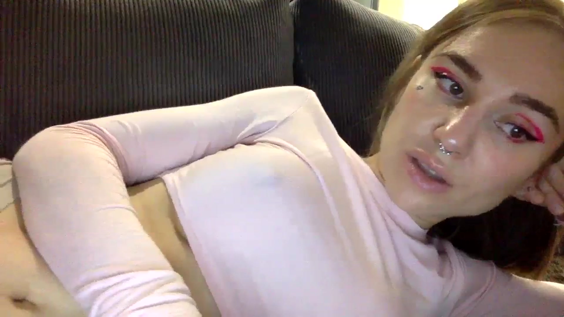 Gallery image thumbnail from EgoisticKitty's myfreecams stream on, 12/04/2023, 17:42 image 6 of 20