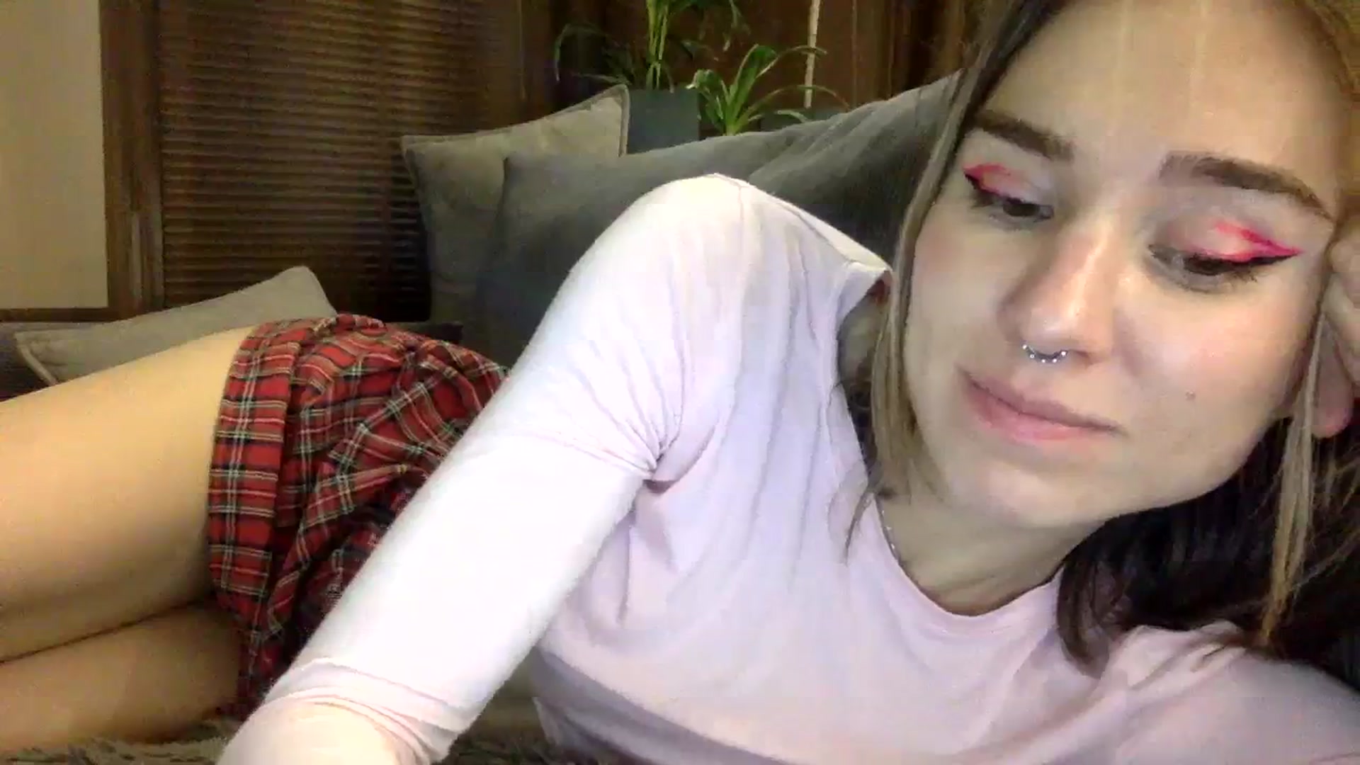 Gallery image thumbnail from EgoisticKitty's myfreecams stream on, 12/06/2023, 19:20 image 19 of 20