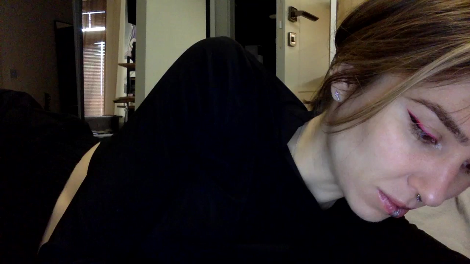 Gallery image thumbnail from EgoisticKitty's myfreecams stream on, 12/08/2023, 08:31 image 5 of 20