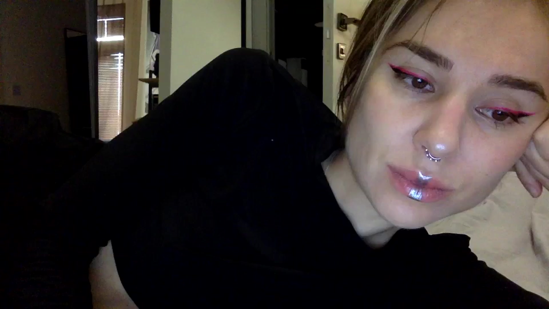 Gallery image thumbnail from EgoisticKitty's myfreecams stream on, 12/08/2023, 08:31 image 6 of 20