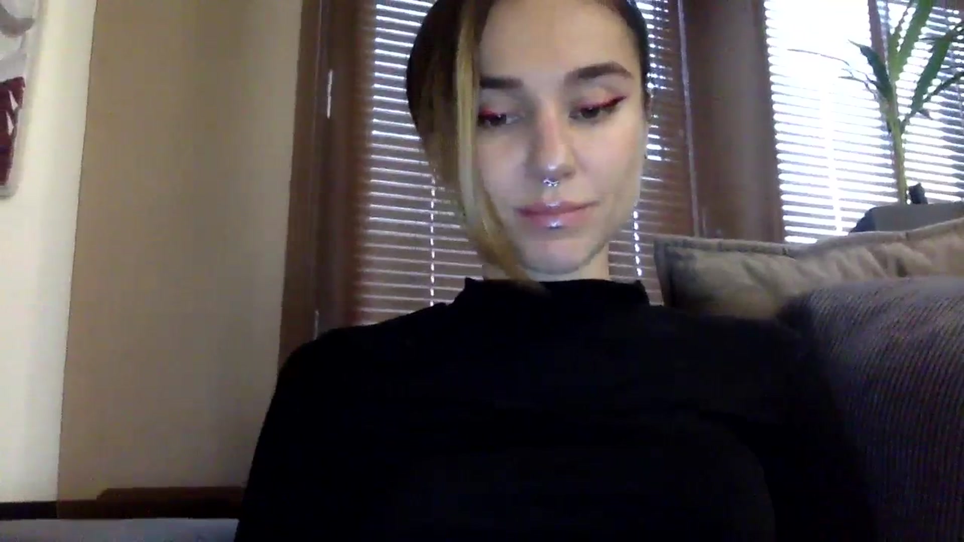 Gallery image thumbnail from EgoisticKitty's myfreecams stream on, 12/08/2023, 10:01 image 2 of 20