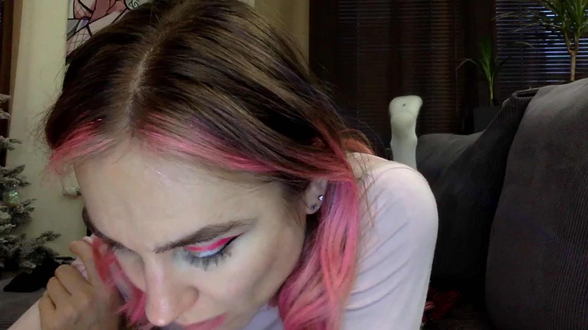 Gallery image thumbnail from EgoisticKitty's myfreecams stream on, 12/17/2023, 12:46 image 18 of 20