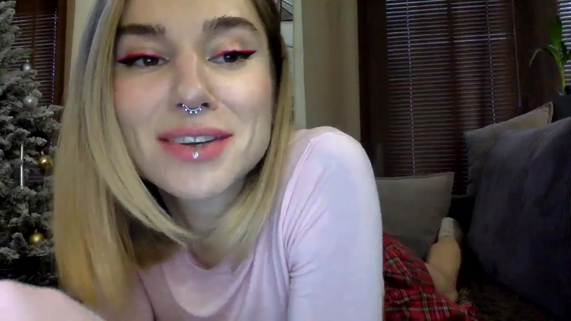 Gallery image thumbnail from EgoisticKitty's myfreecams stream on, 12/19/2023, 10:15 image 9 of 20